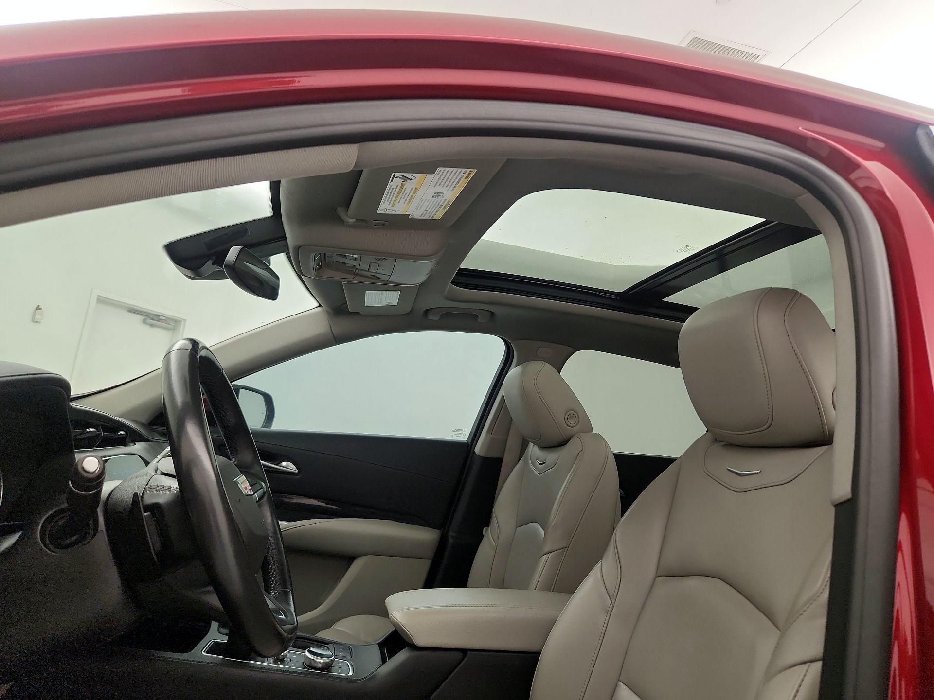 Thumbnail: 2023 Cadillac XT4 - 19