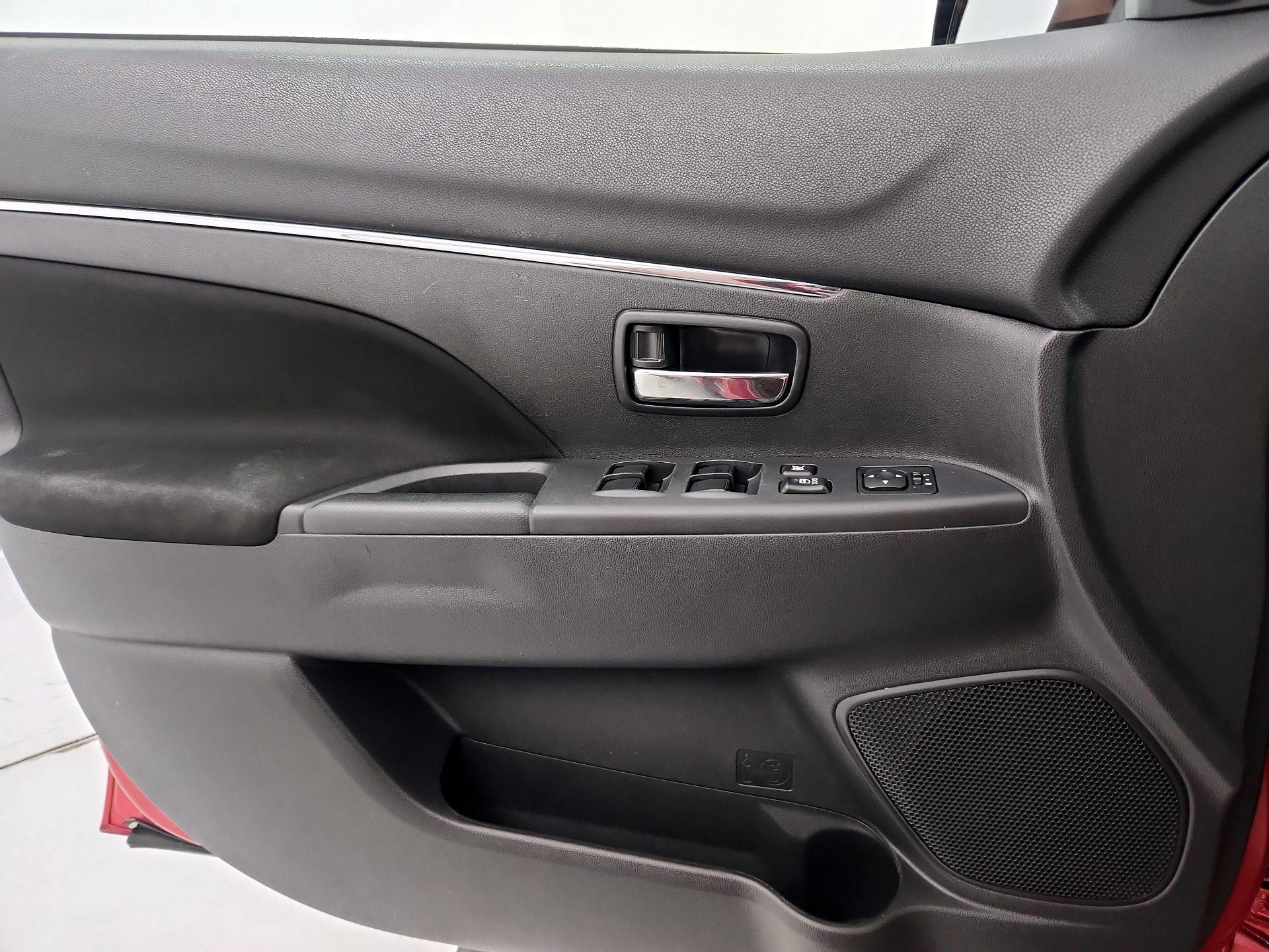 Thumbnail: 2022 Mitsubishi Outlander Sport - 12