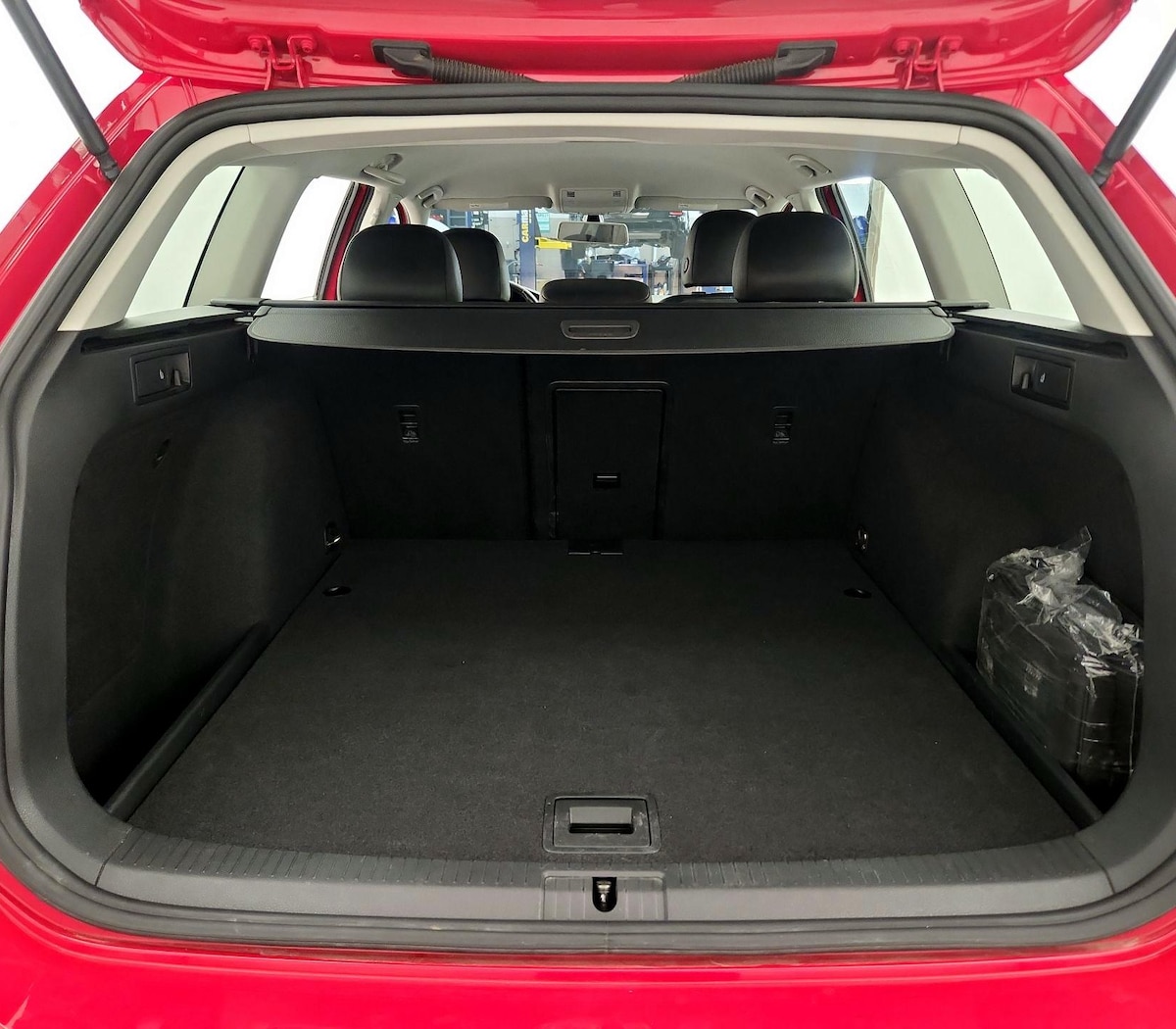 Trunk/Cargo (Seats Up)