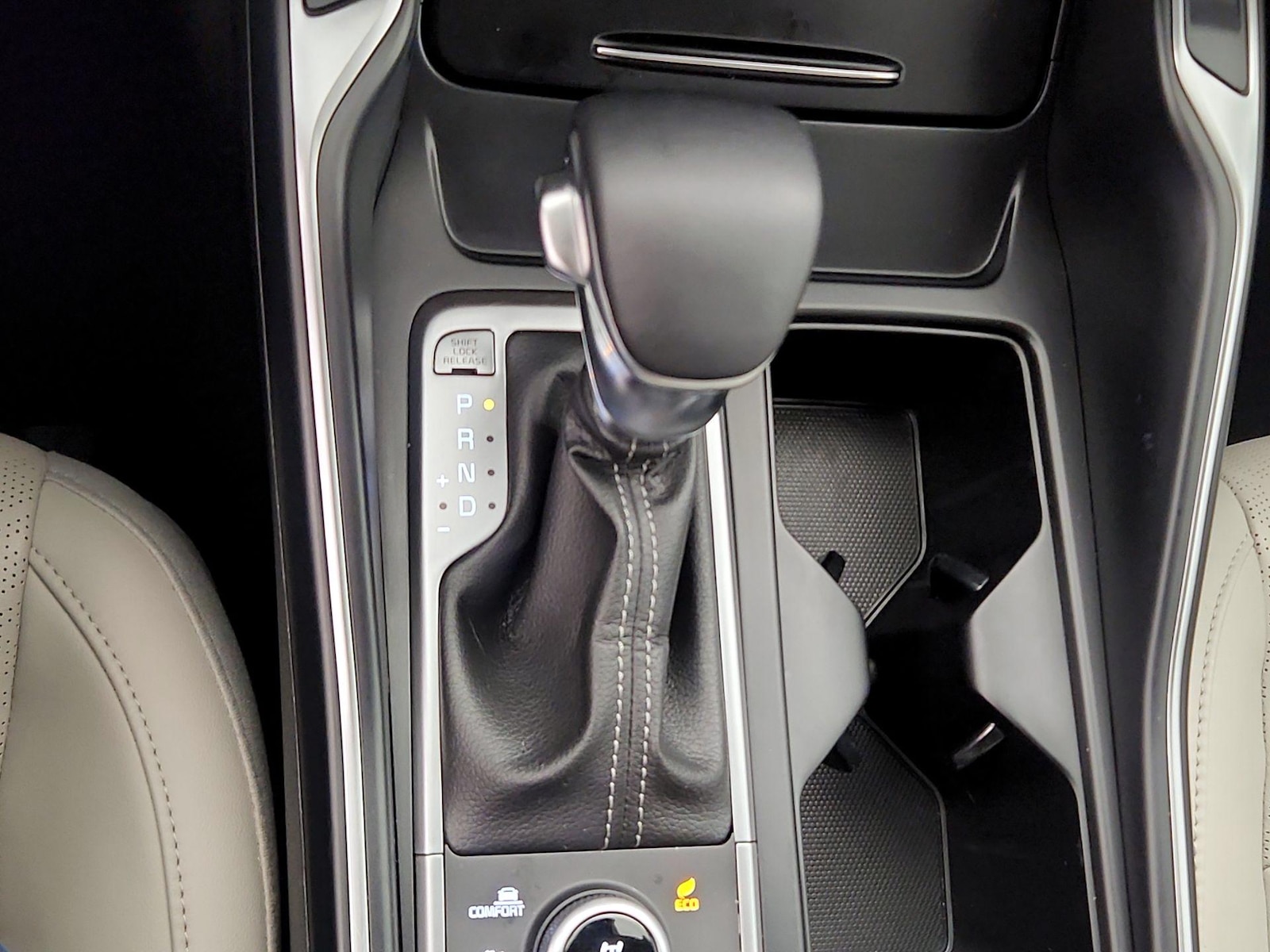 2021 Kia Sorento S - Photo 18