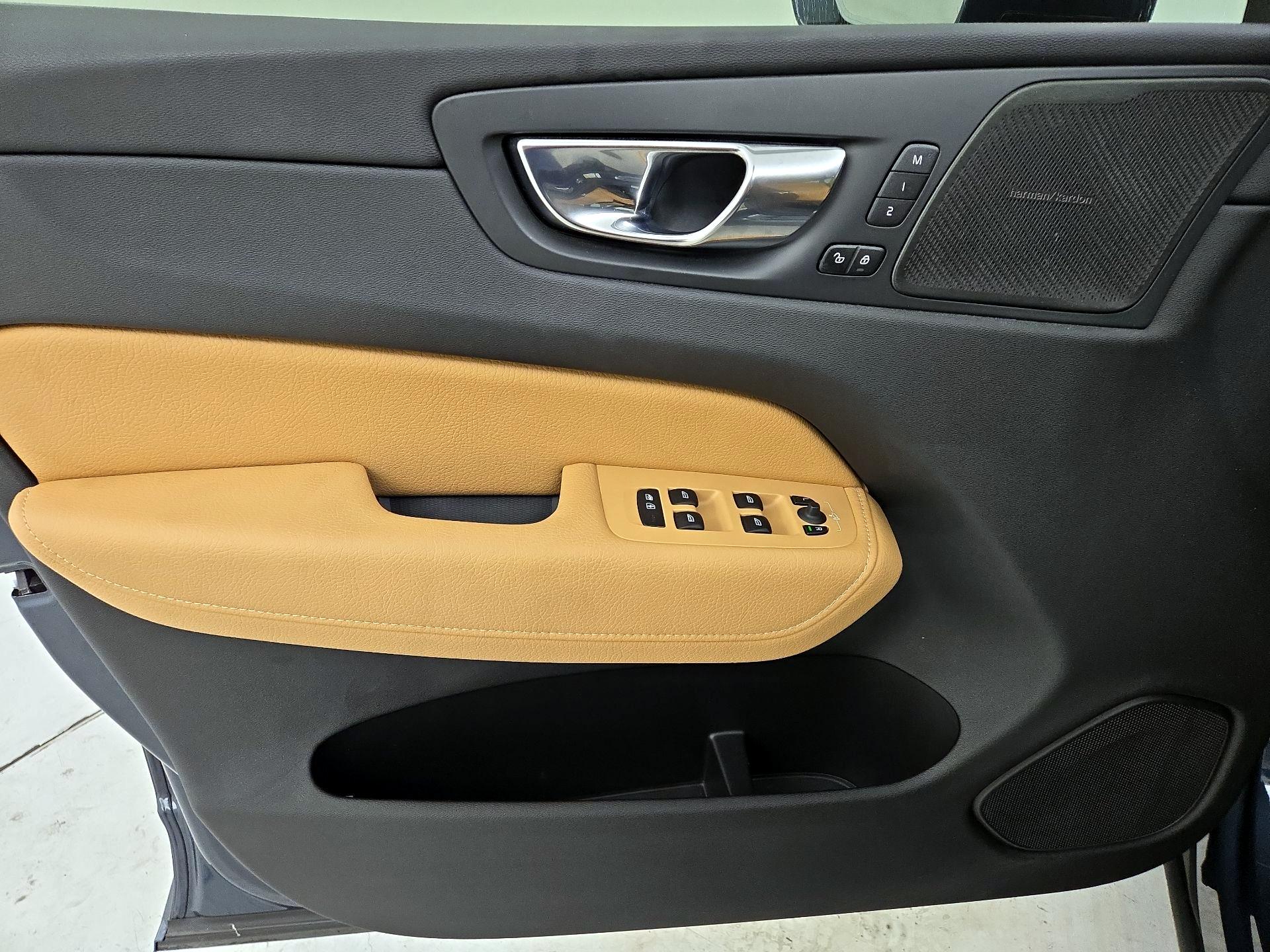 Thumbnail: 2019 Volvo XC60 - 12