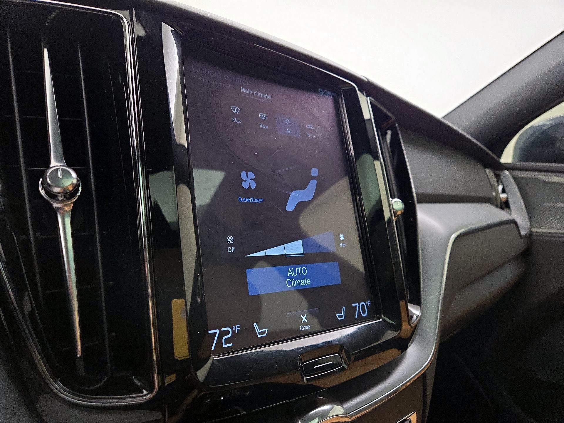 Thumbnail: 2019 Volvo XC60 - 17