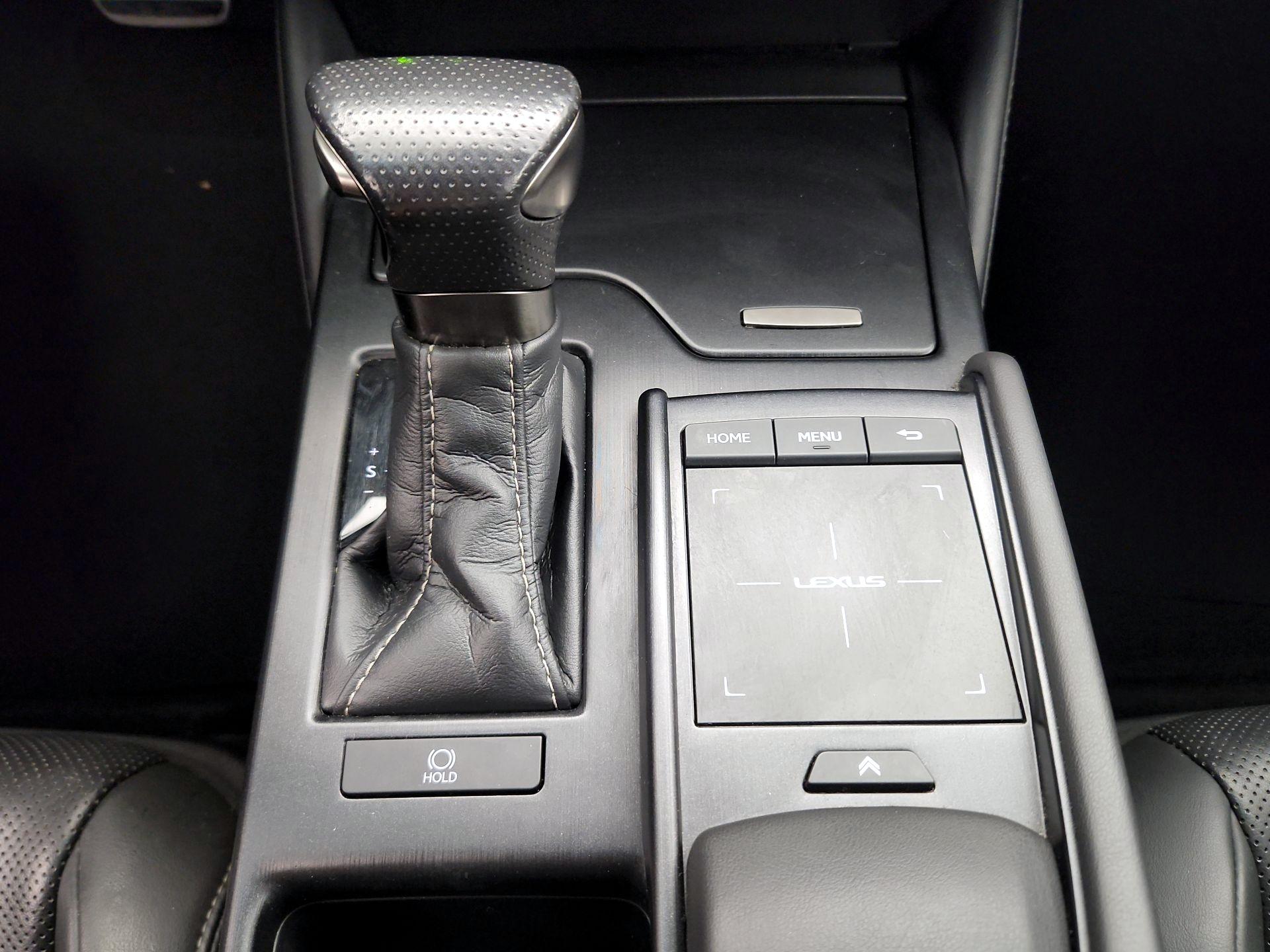 Thumbnail: 2020 Lexus ES - 16