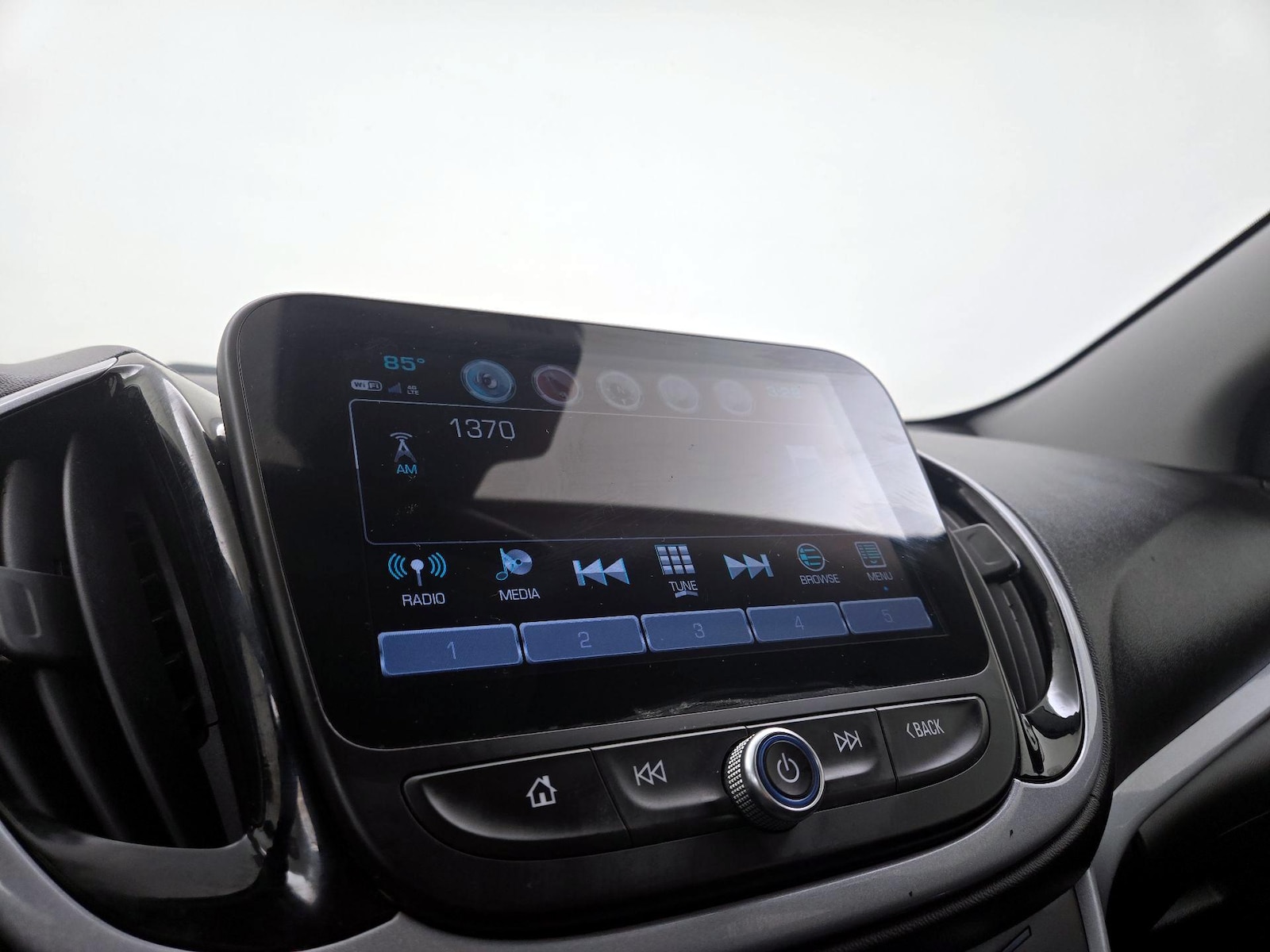 2018 Chevrolet Volt LT - Photo 16