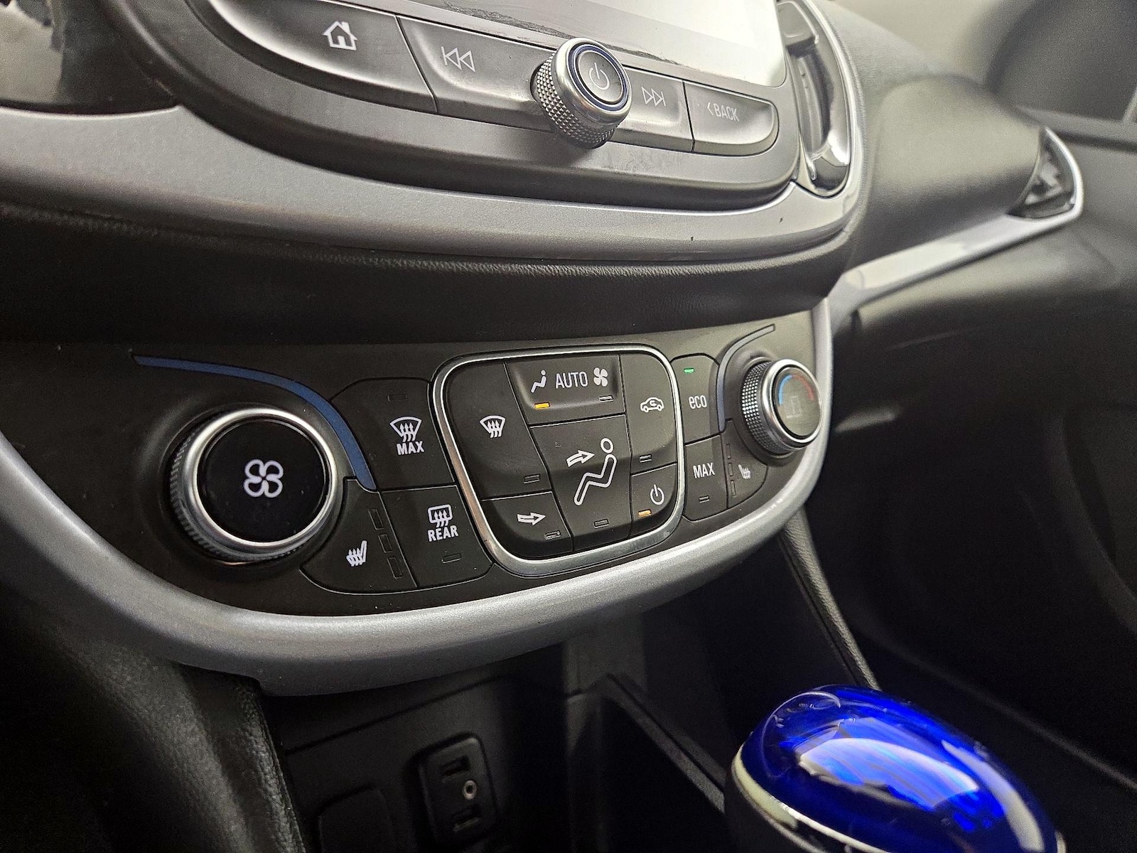 2018 Chevrolet Volt LT - Photo 17