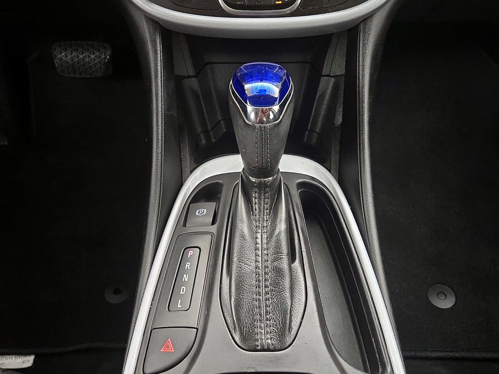 2018 Chevrolet Volt LT - Photo 18