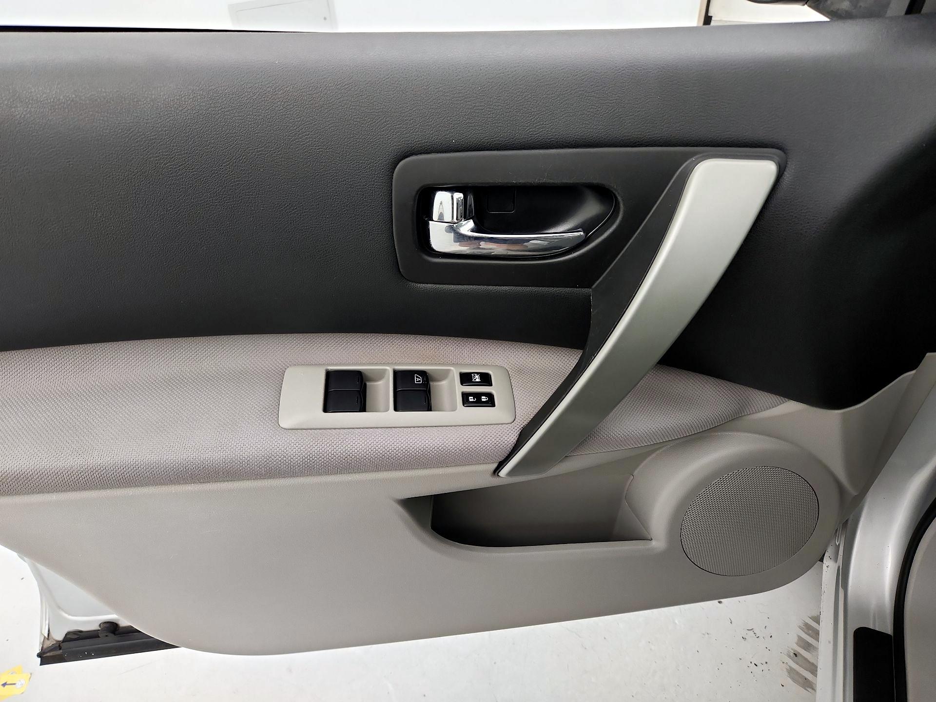 Thumbnail: 2015 Nissan Rogue - 12