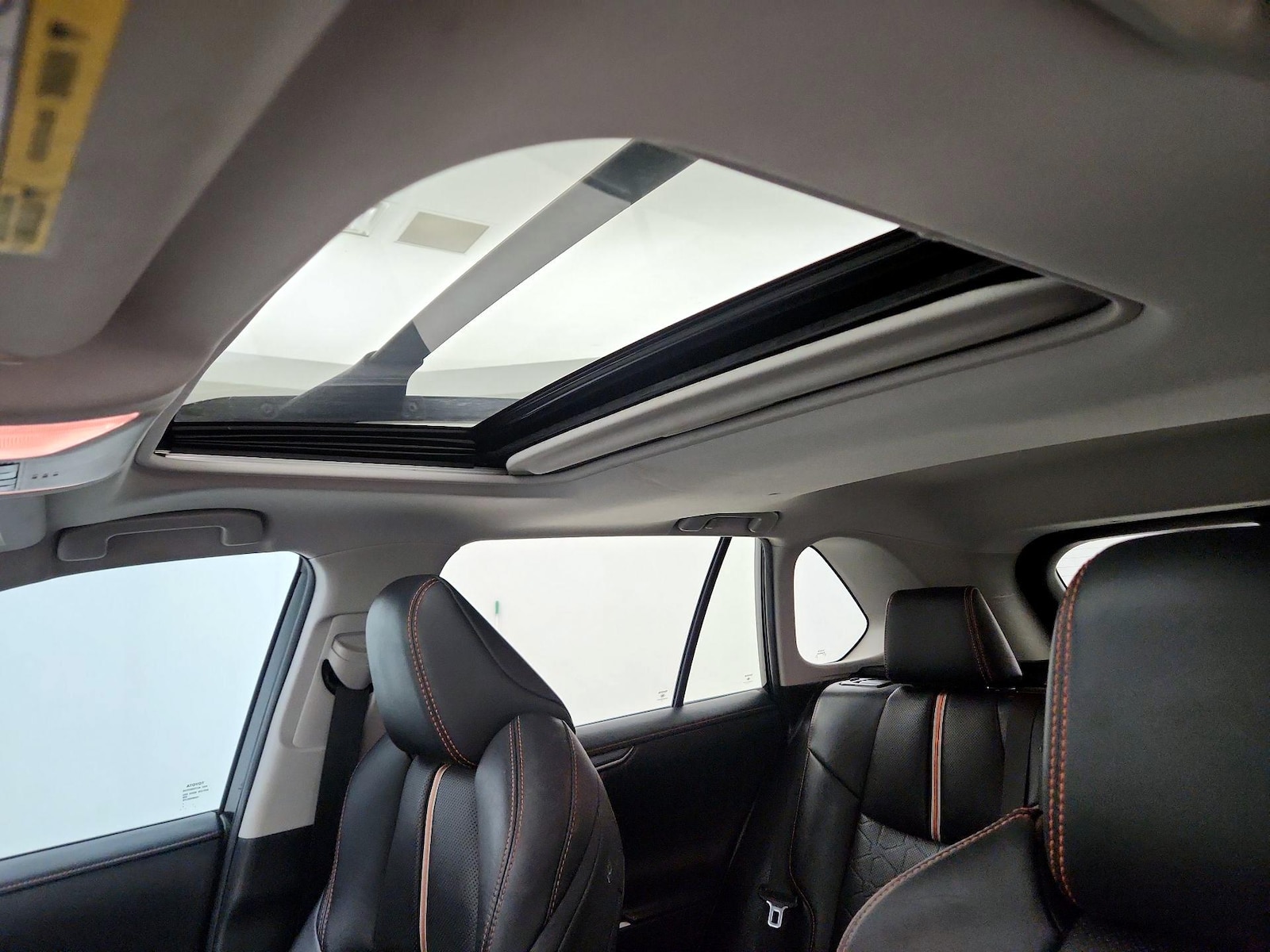 Sunroof(s) & Overhead Airbags
