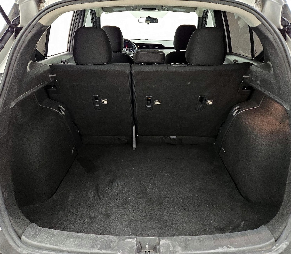 Trunk/Cargo (Seats Up)