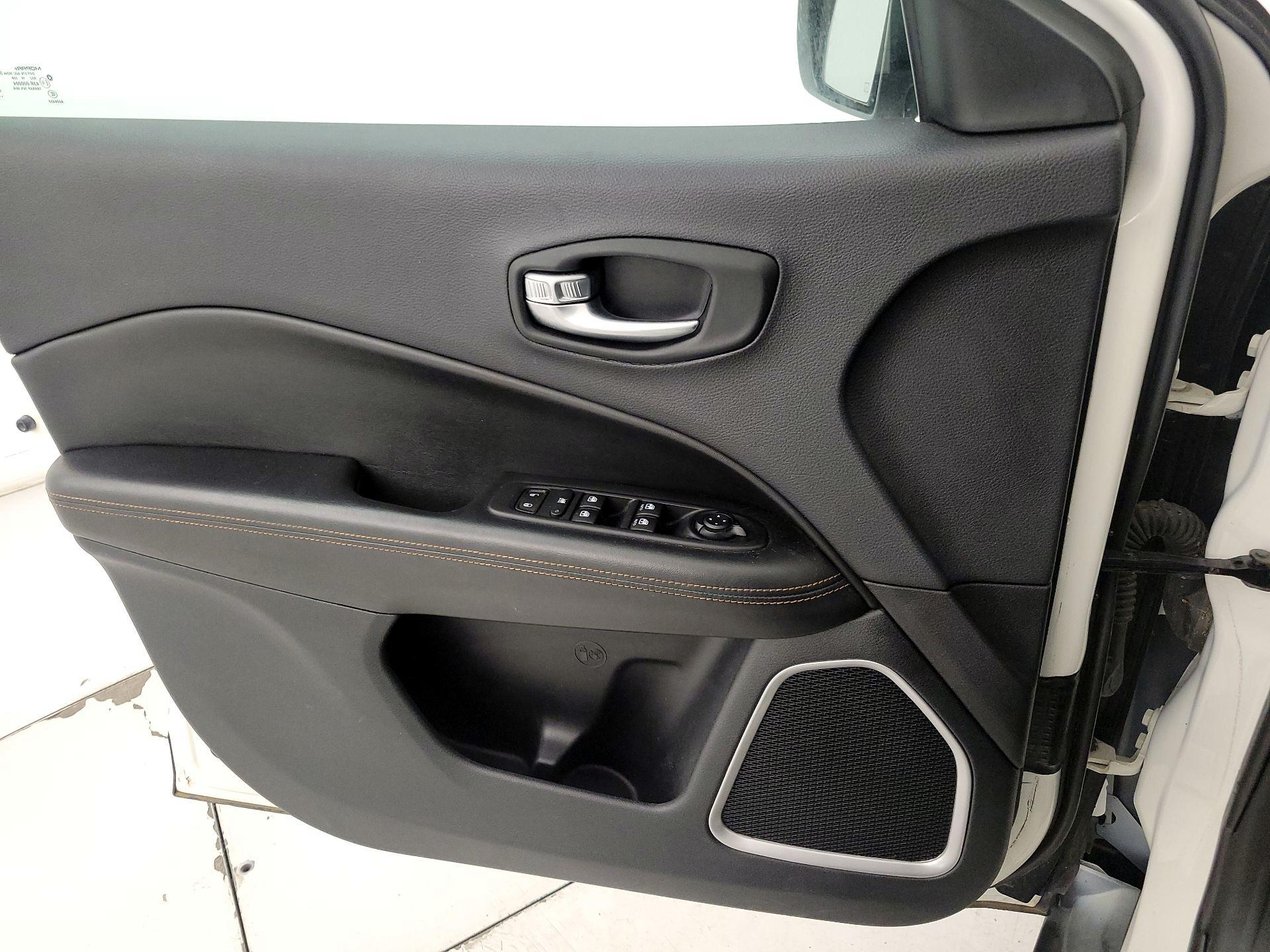 Thumbnail: 2018 Jeep Compass - 12