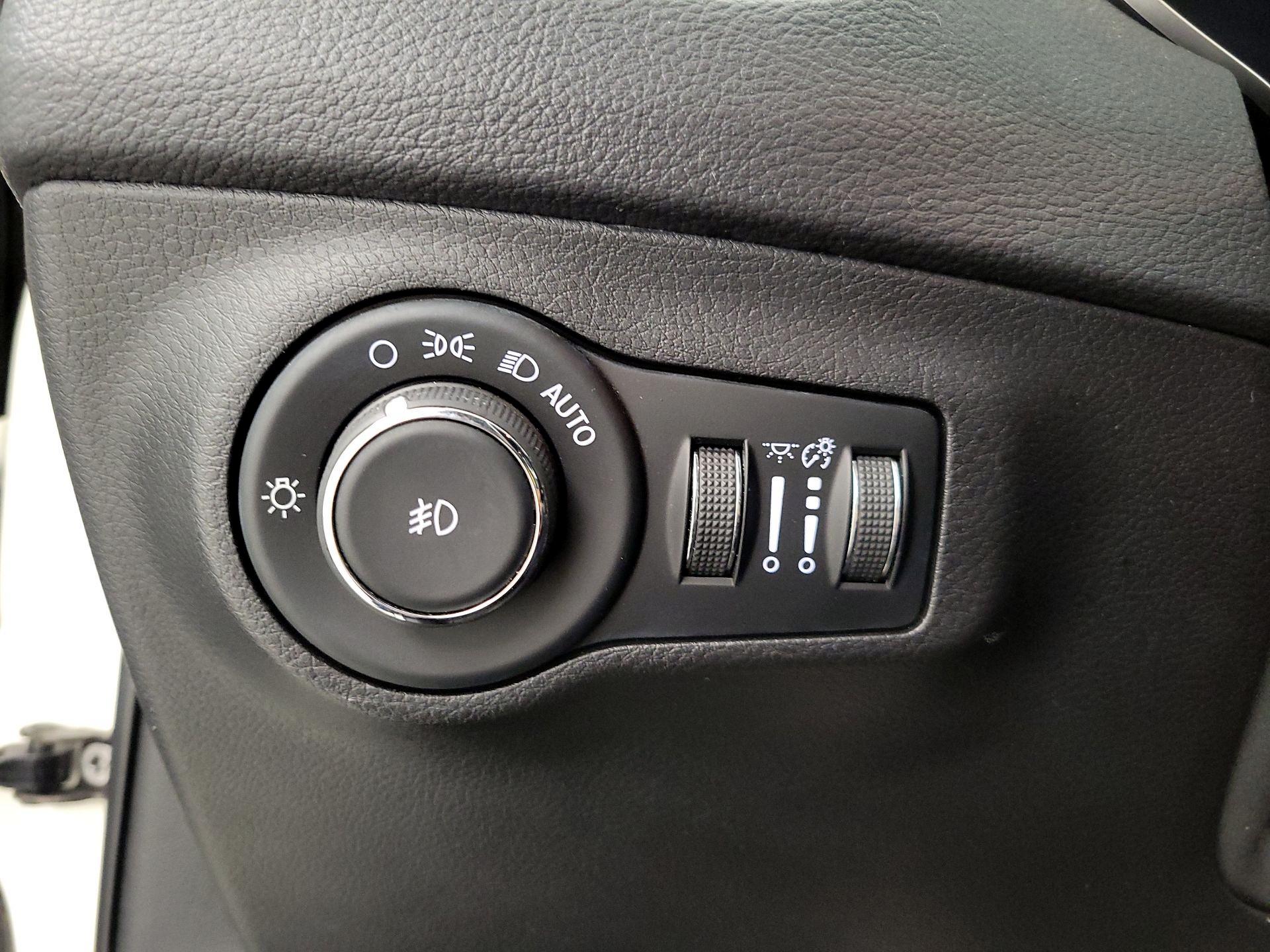 Thumbnail: 2018 Jeep Compass - 13