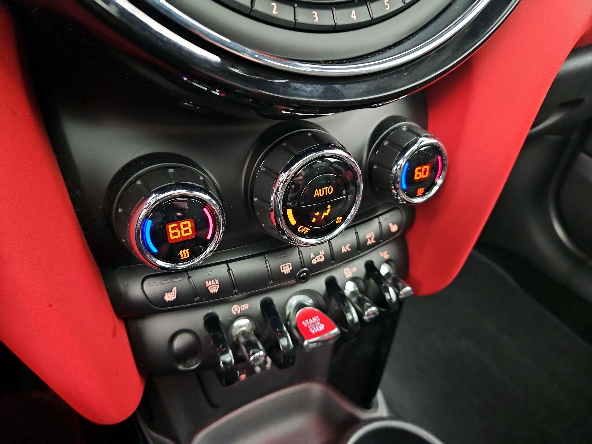 Thumbnail: 2016 MINI Cooper Hardtop - 17