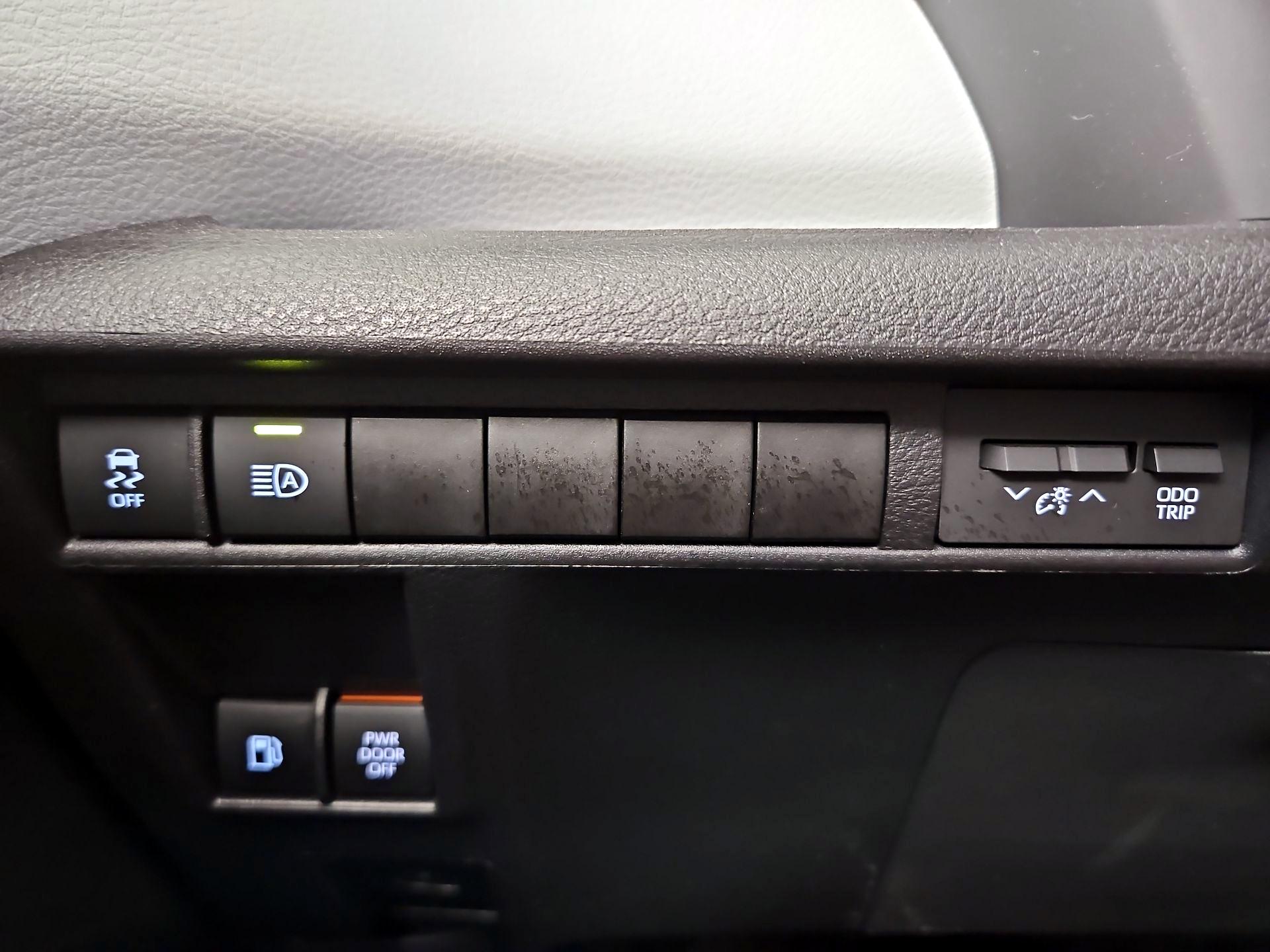 Thumbnail: 2025 Toyota Sienna - 13