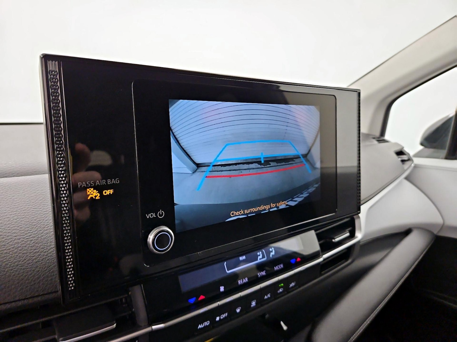 2025 Toyota Sienna LE - Photo 15