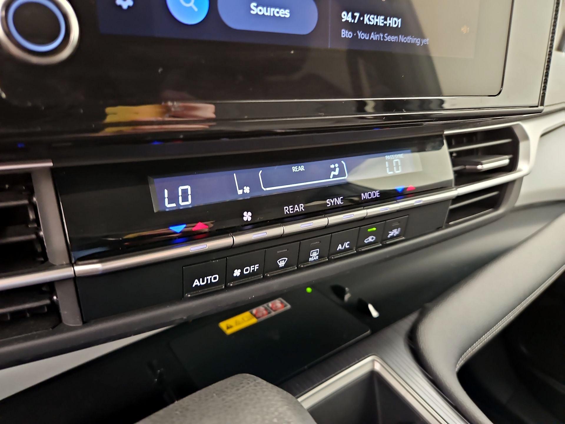 Thumbnail: 2025 Toyota Sienna - 16