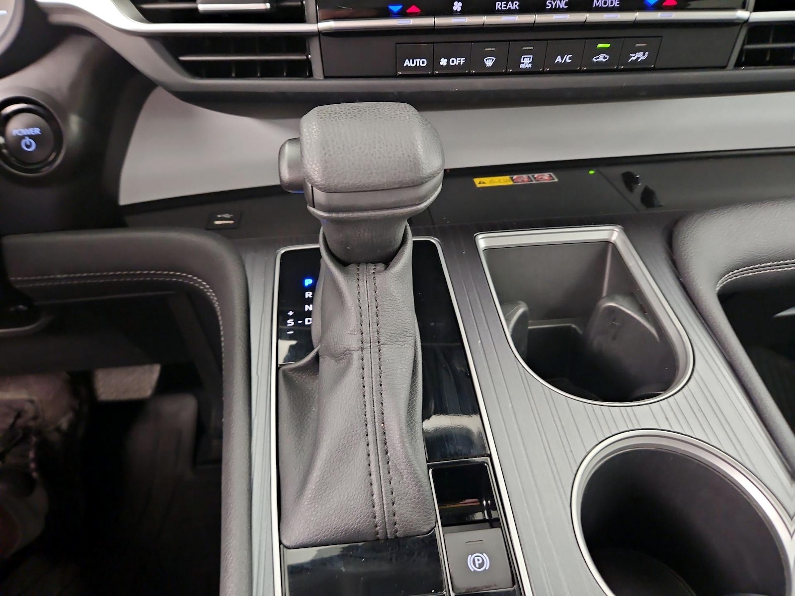 2025 Toyota Sienna LE - Photo 18