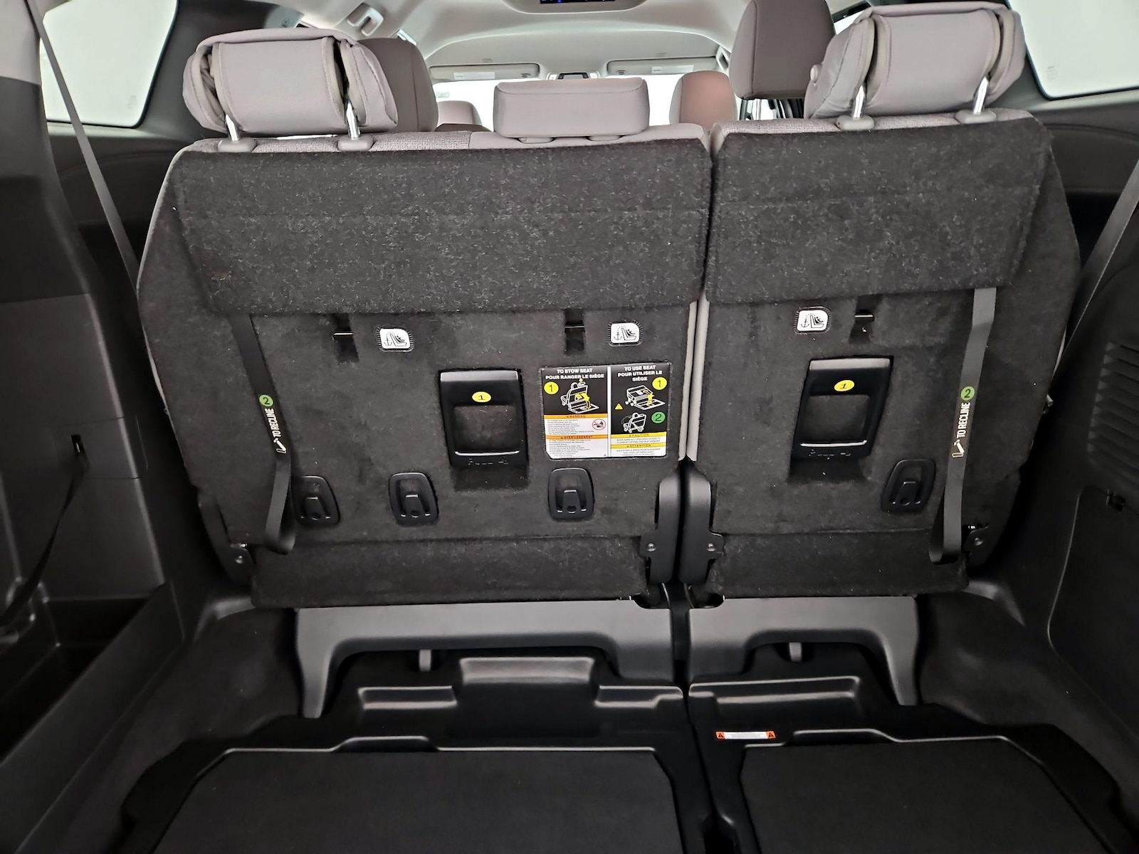 2025 Toyota Sienna LE - Photo 22