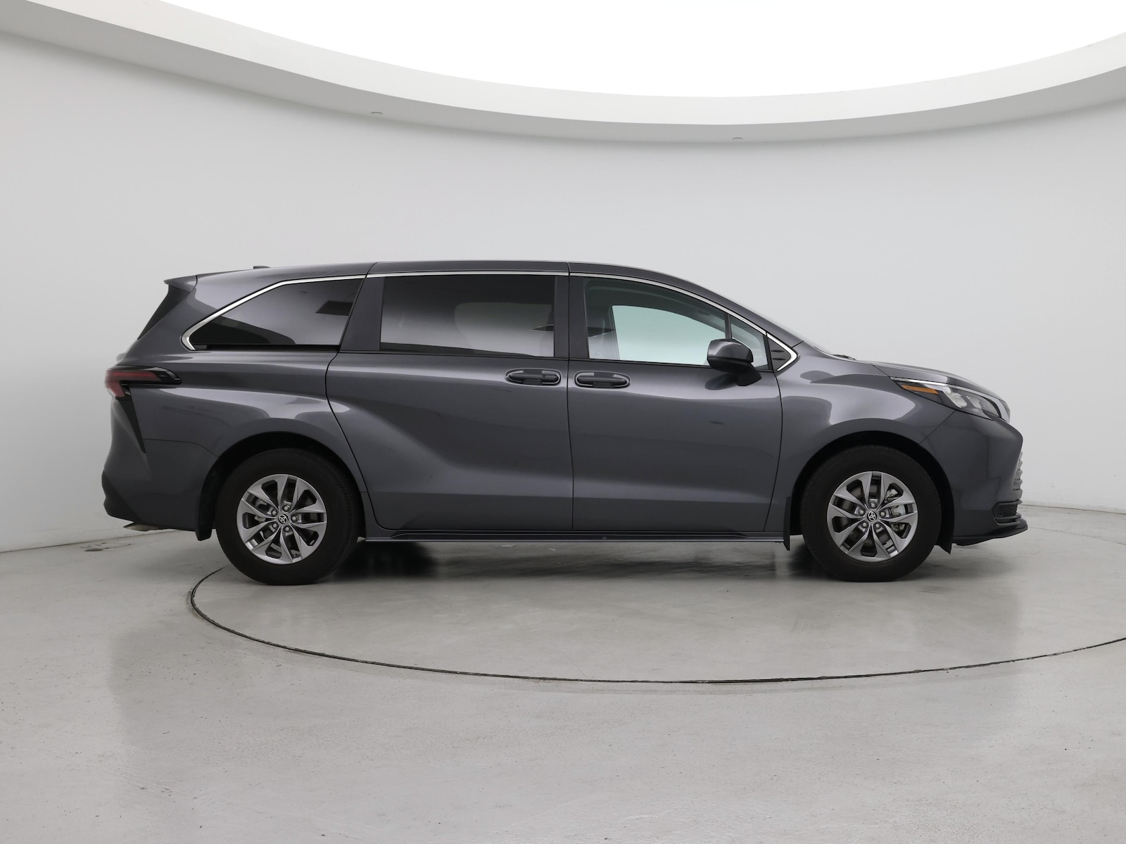 2025 Toyota Sienna LE - Photo 8