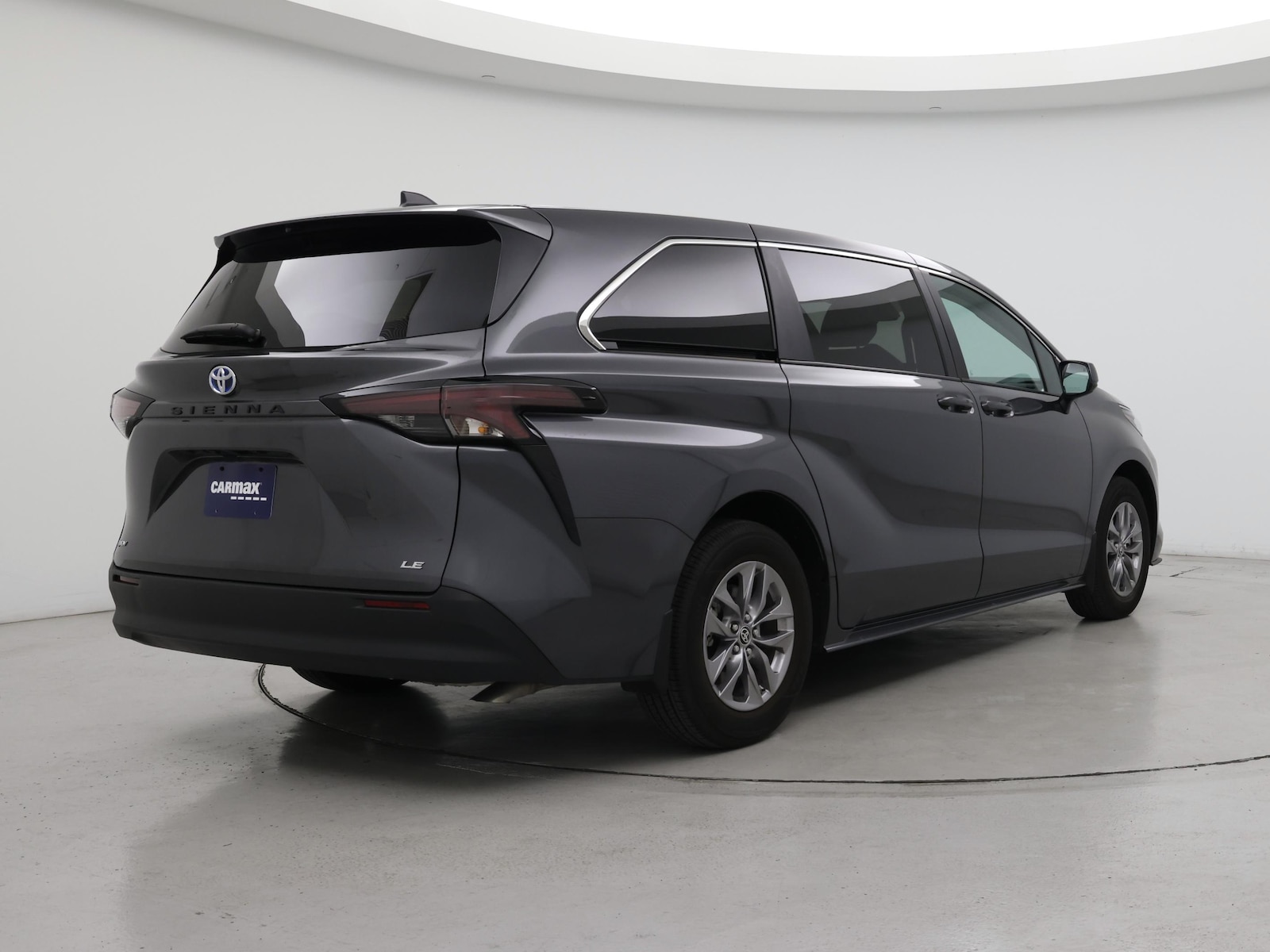 2025 Toyota Sienna LE - Photo 9
