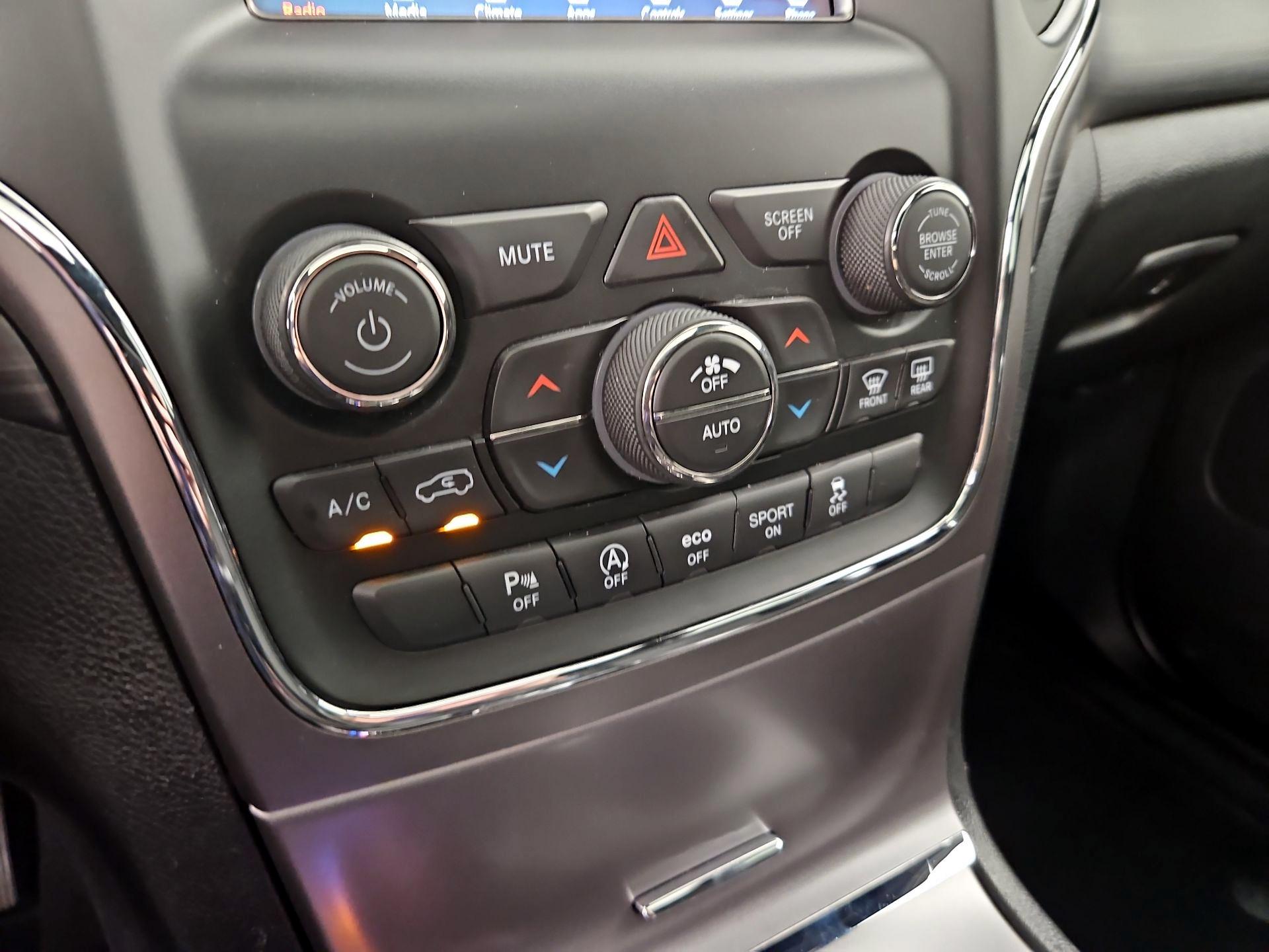 Thumbnail: 2020 Jeep Grand Cherokee - 16