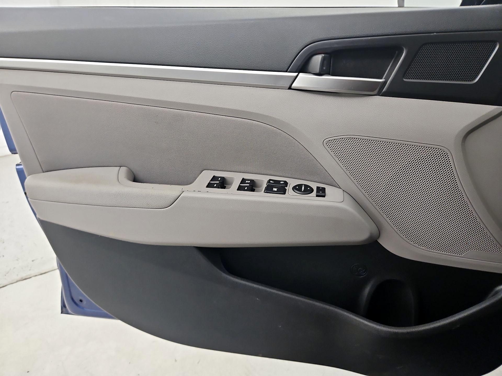 Thumbnail: 2019 Hyundai Elantra - 12