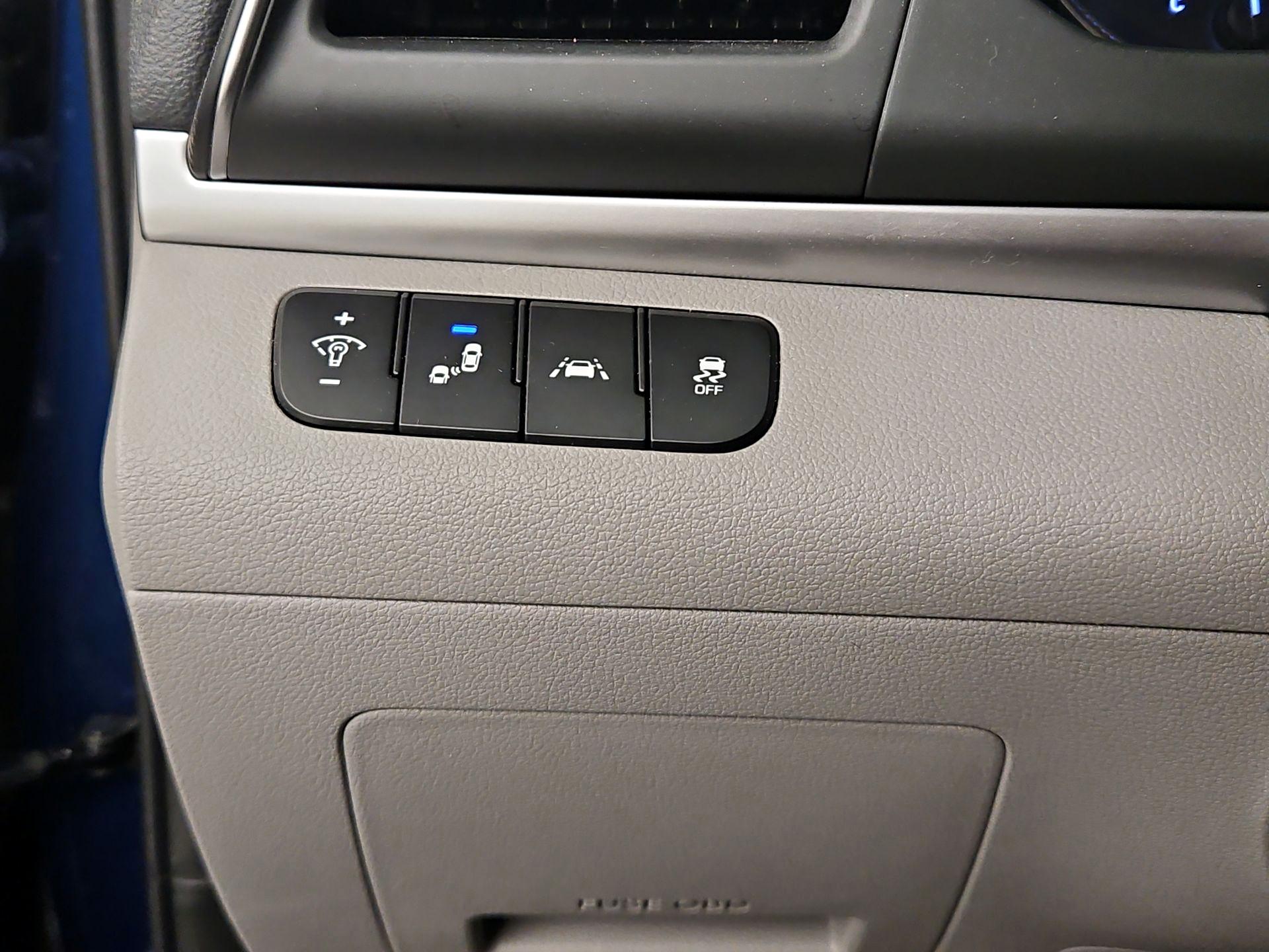 Thumbnail: 2019 Hyundai Elantra - 13