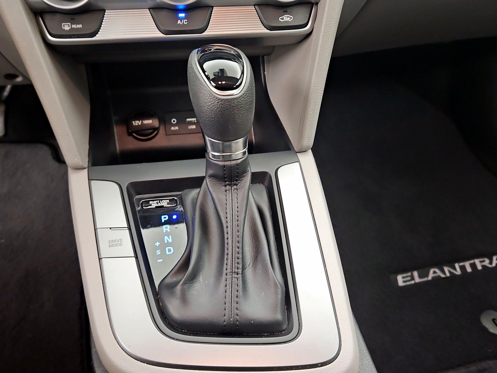 Thumbnail: 2019 Hyundai Elantra - 17
