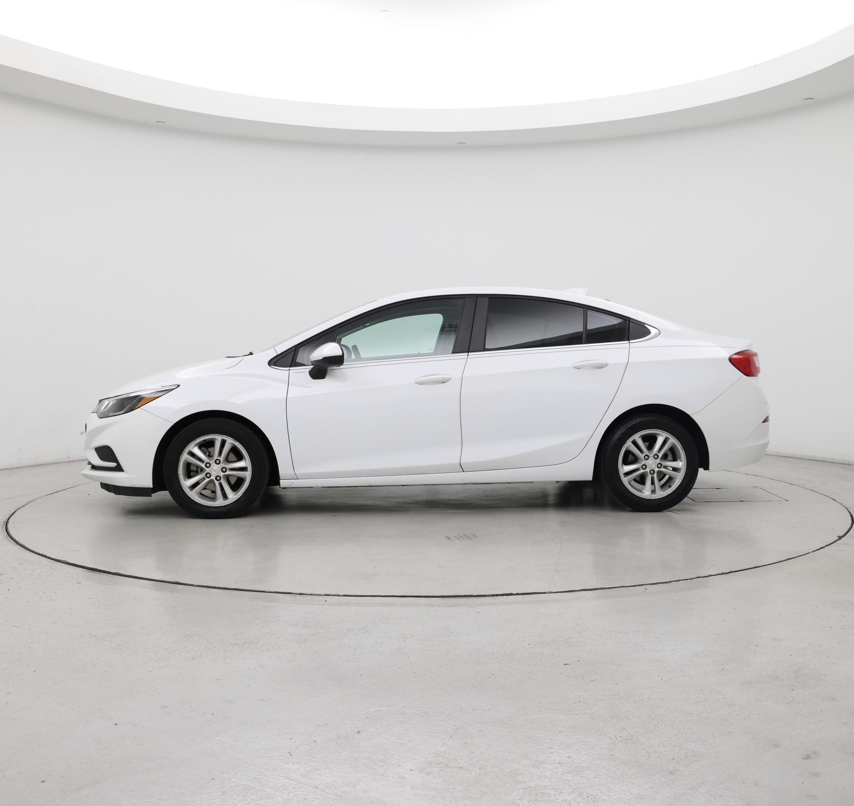 Thumbnail: 2018 Chevrolet Cruze - 3