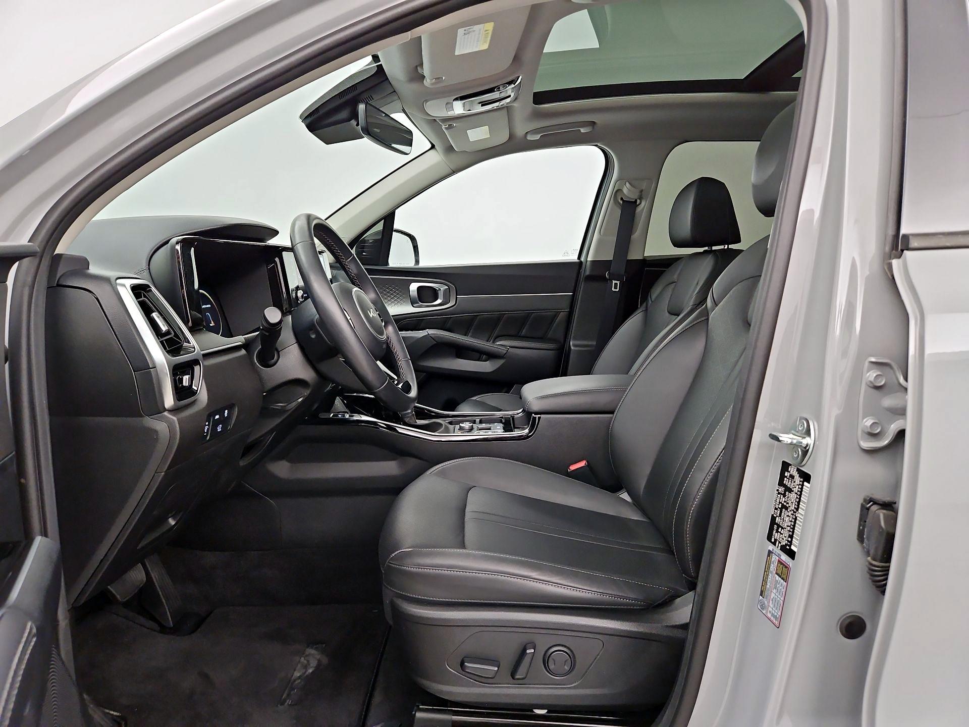 Thumbnail: 2023 Kia Sorento - 11