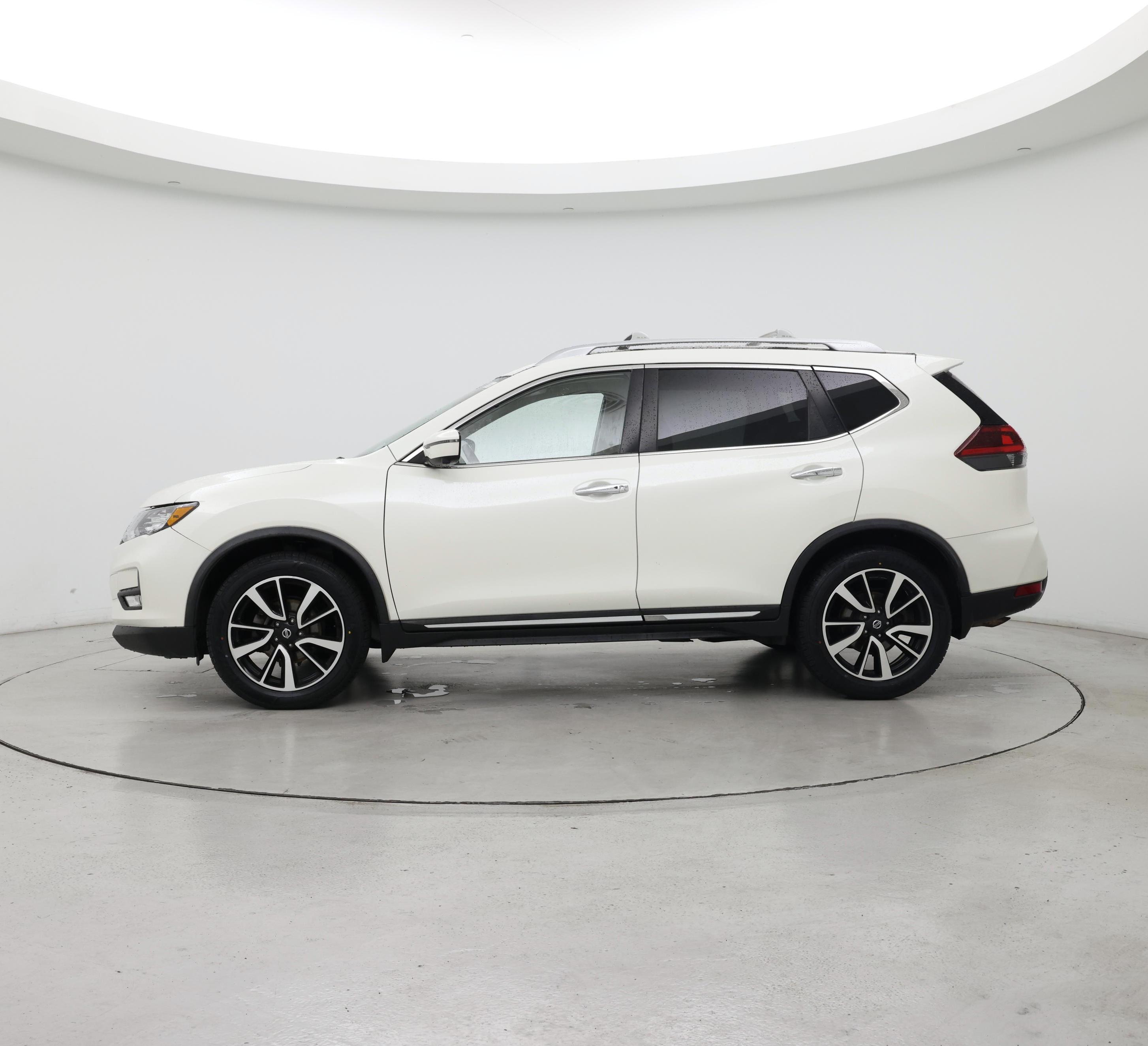Thumbnail: 2018 Nissan Rogue - 3