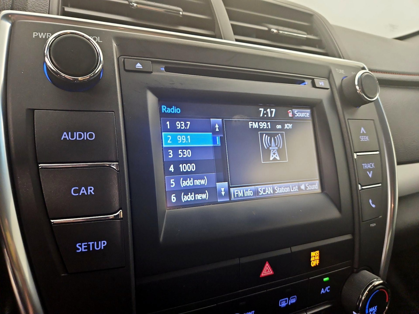 2016 Toyota Camry Special Edition - Photo 16