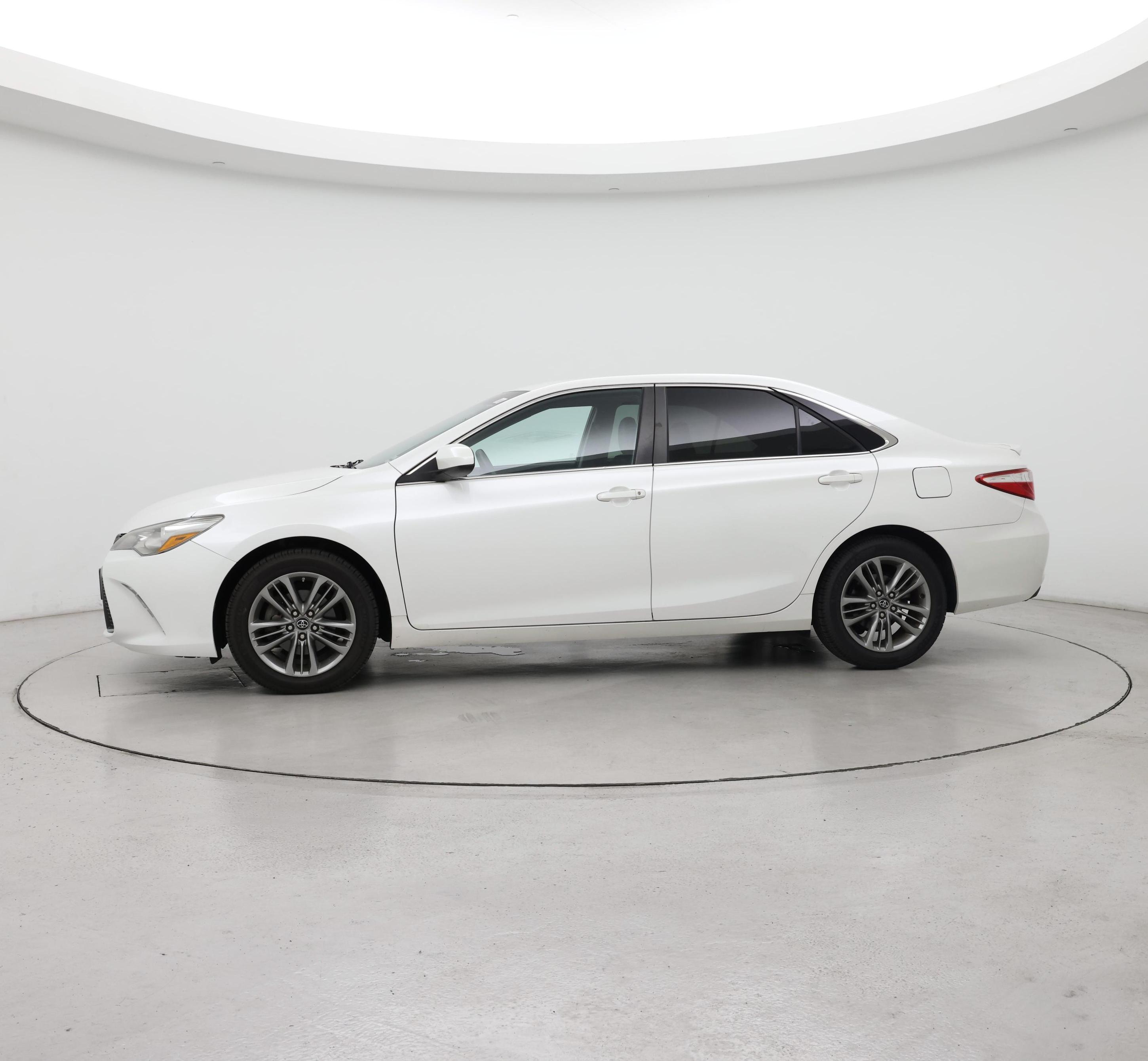 Thumbnail: 2016 Toyota Camry - 3