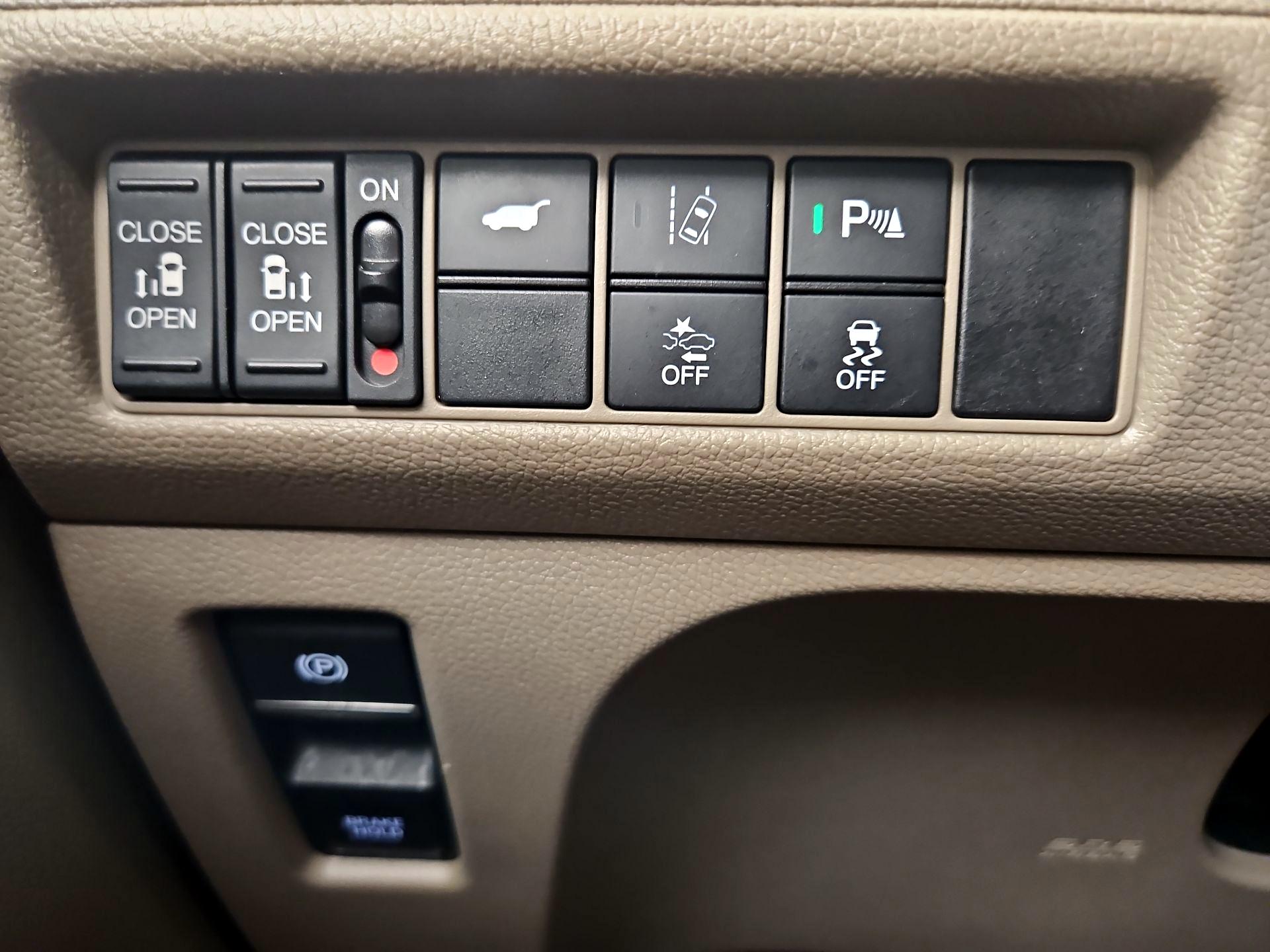 Thumbnail: 2019 Honda Odyssey - 13