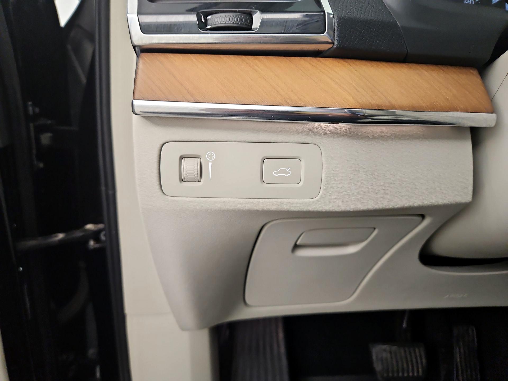 Thumbnail: 2021 Volvo XC90 - 13