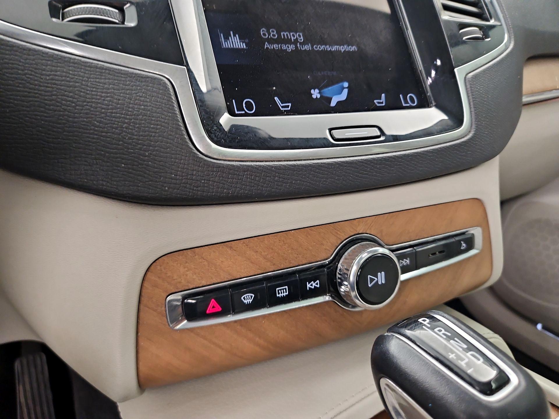 Thumbnail: 2021 Volvo XC90 - 17