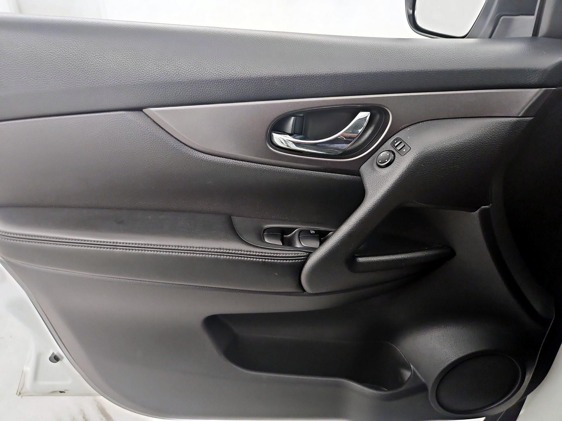 Thumbnail: 2015 Nissan Rogue - 12