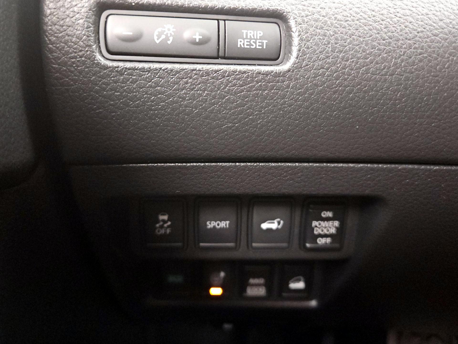 Thumbnail: 2015 Nissan Rogue - 13