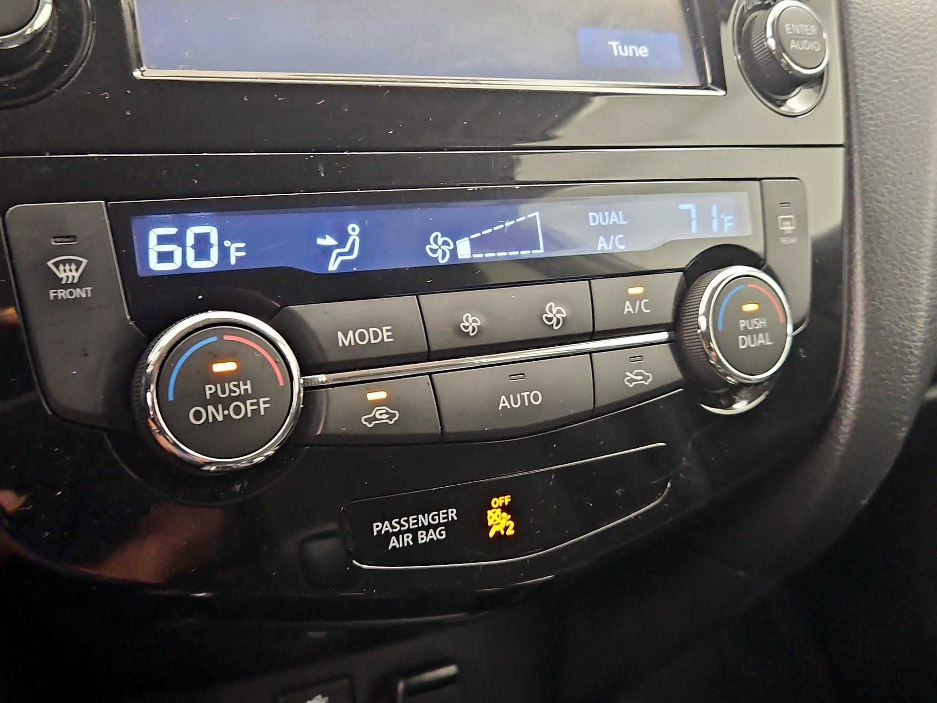 Thumbnail: 2015 Nissan Rogue - 17