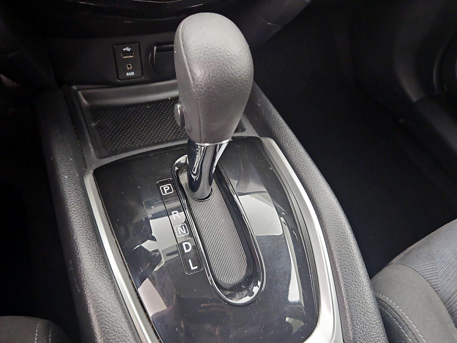 Thumbnail: 2015 Nissan Rogue - 18
