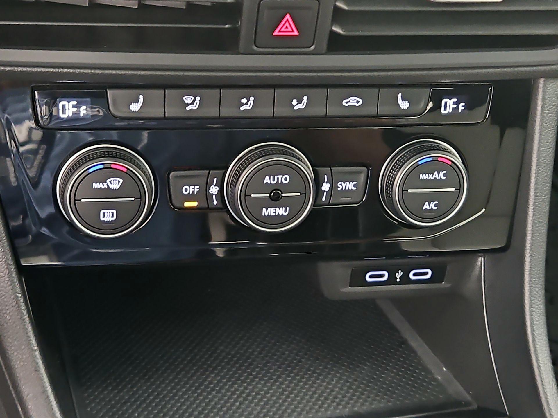 Thumbnail: 2021 Volkswagen Jetta - 16