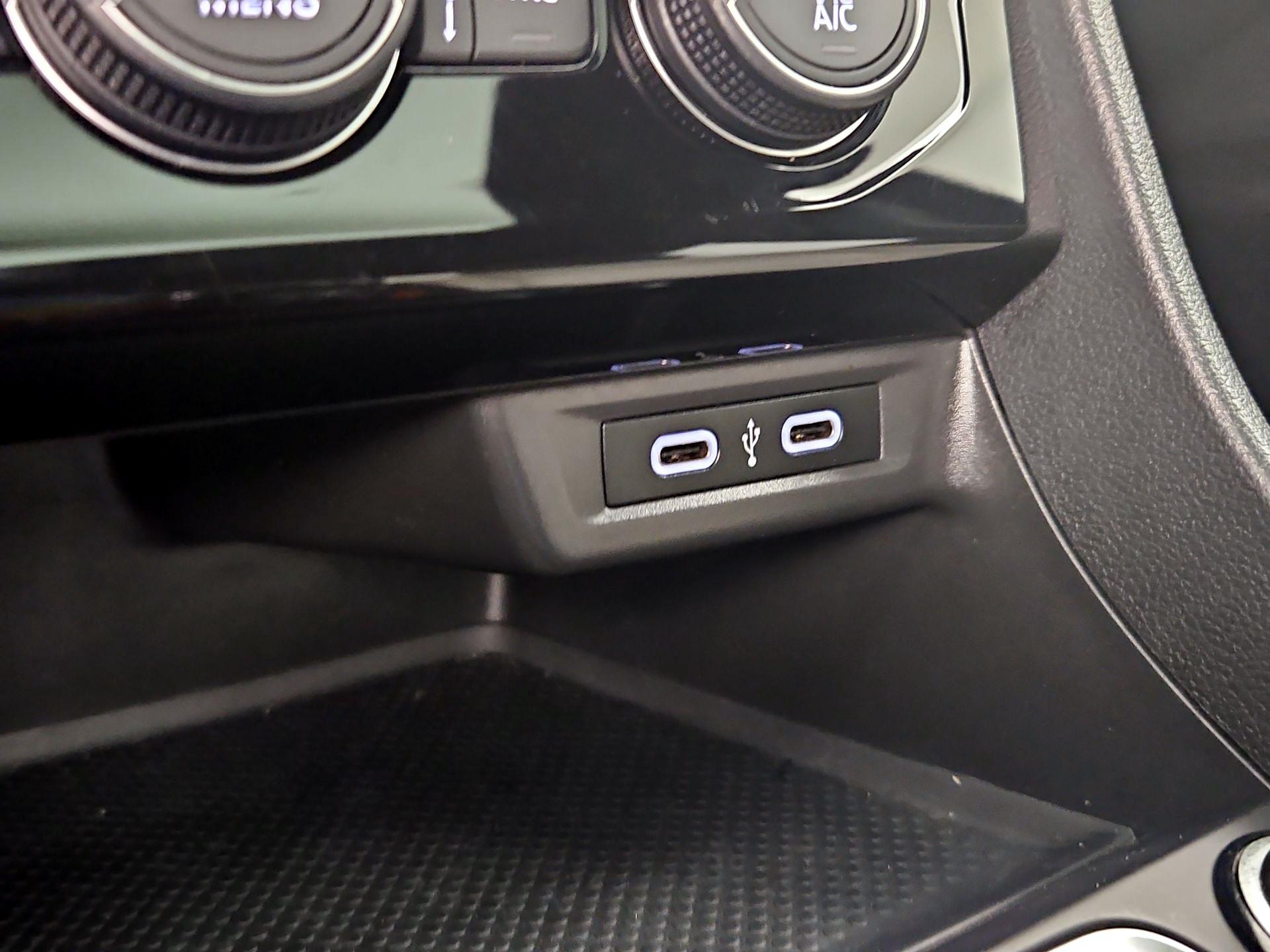 Thumbnail: 2021 Volkswagen Jetta - 18