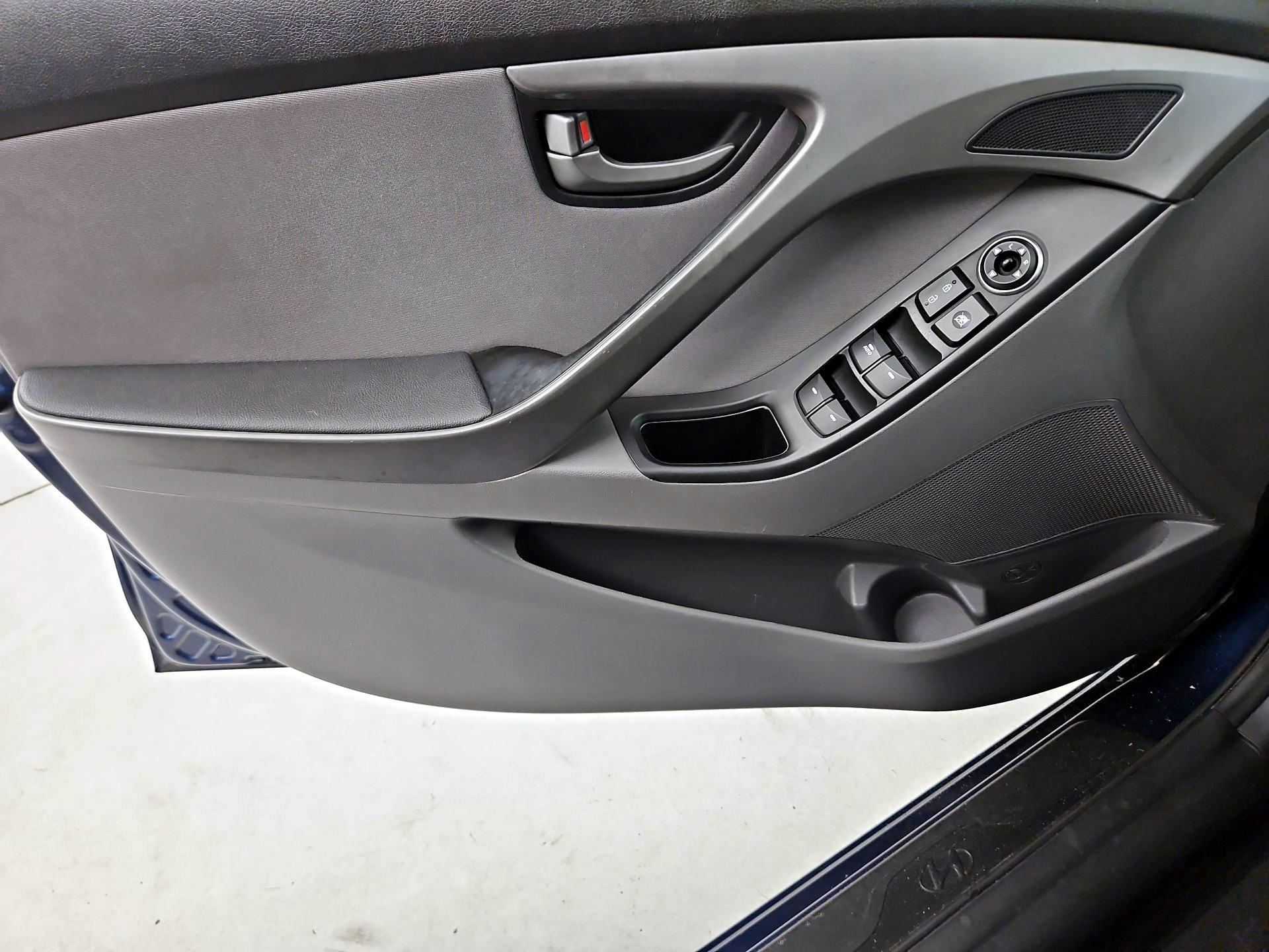 Thumbnail: 2015 Hyundai Elantra - 12