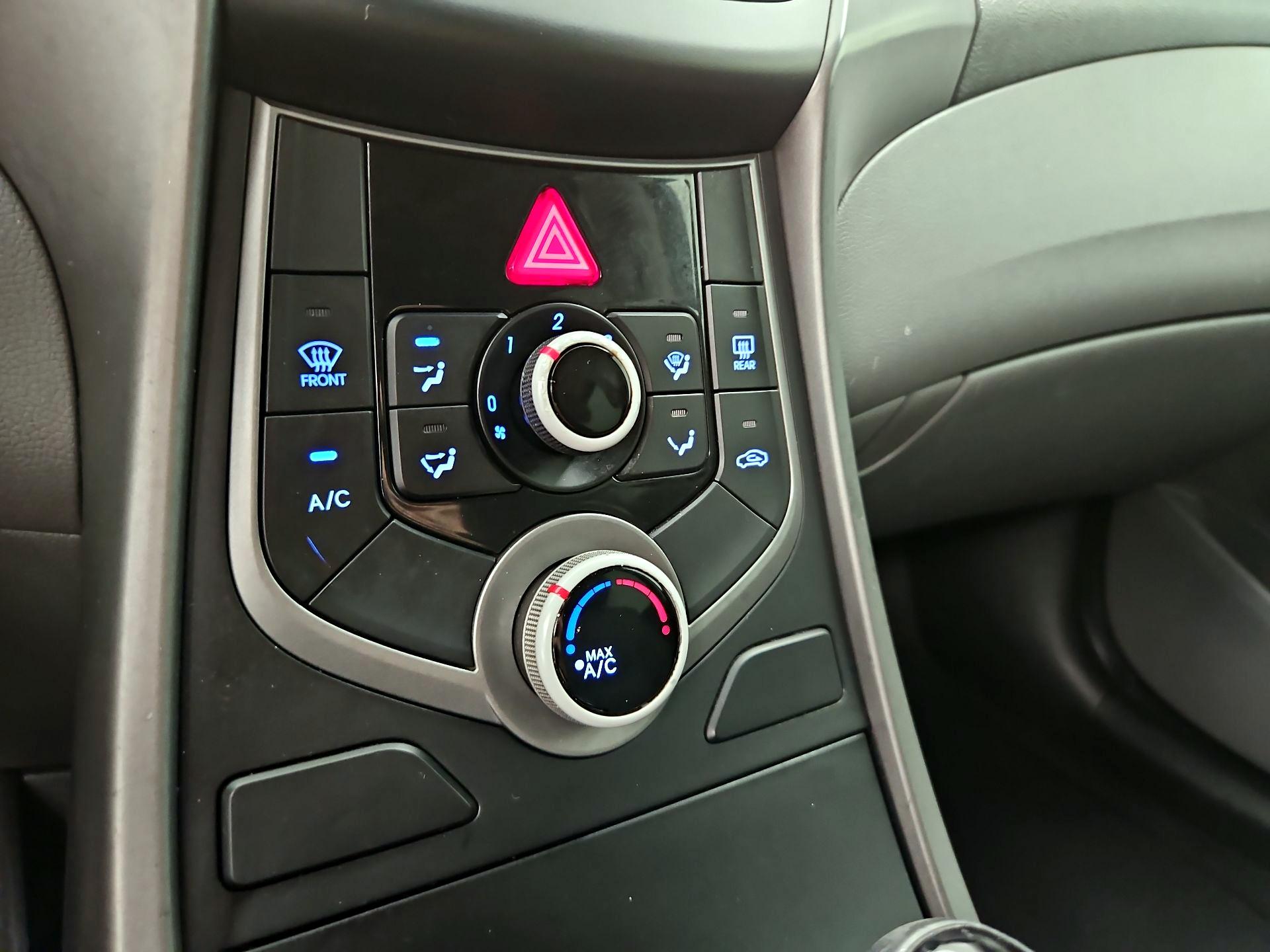 Thumbnail: 2015 Hyundai Elantra - 16