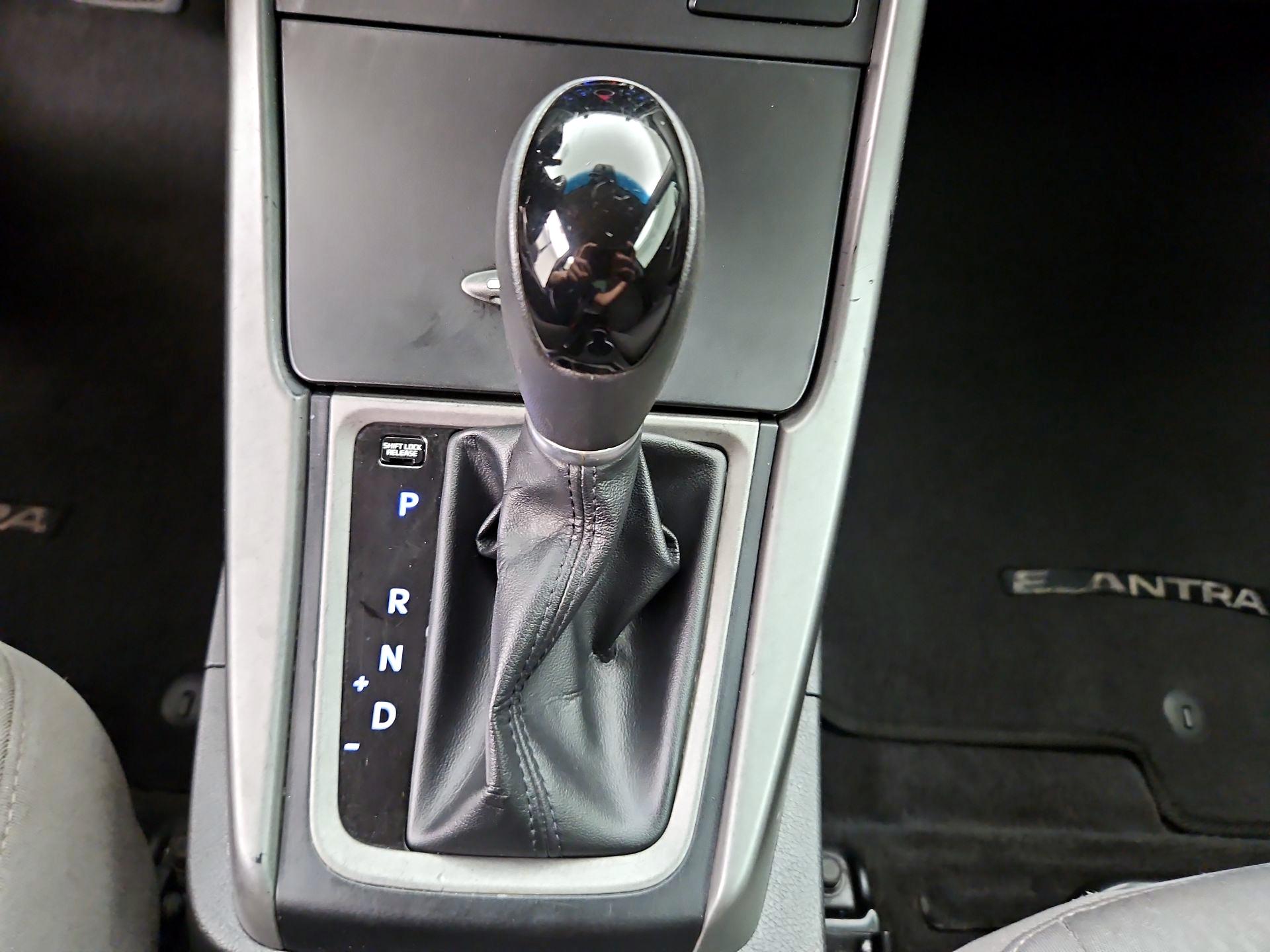 Thumbnail: 2015 Hyundai Elantra - 17