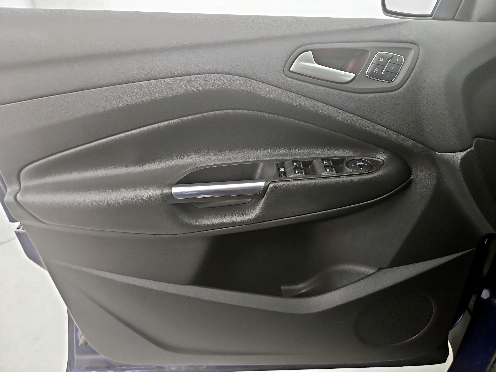 Thumbnail: 2016 Ford Escape - 12