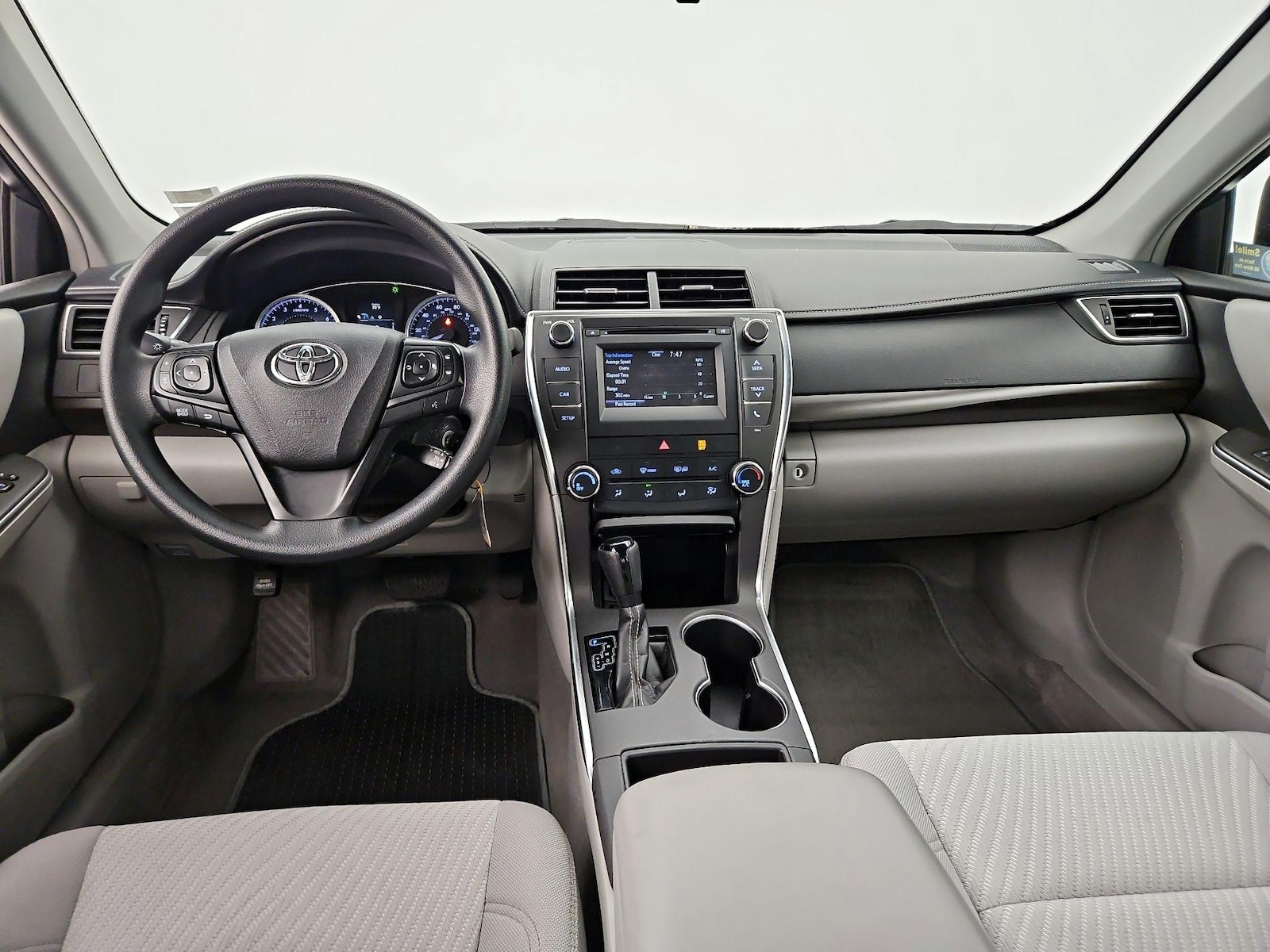 2017 Toyota Camry LE - Photo 10