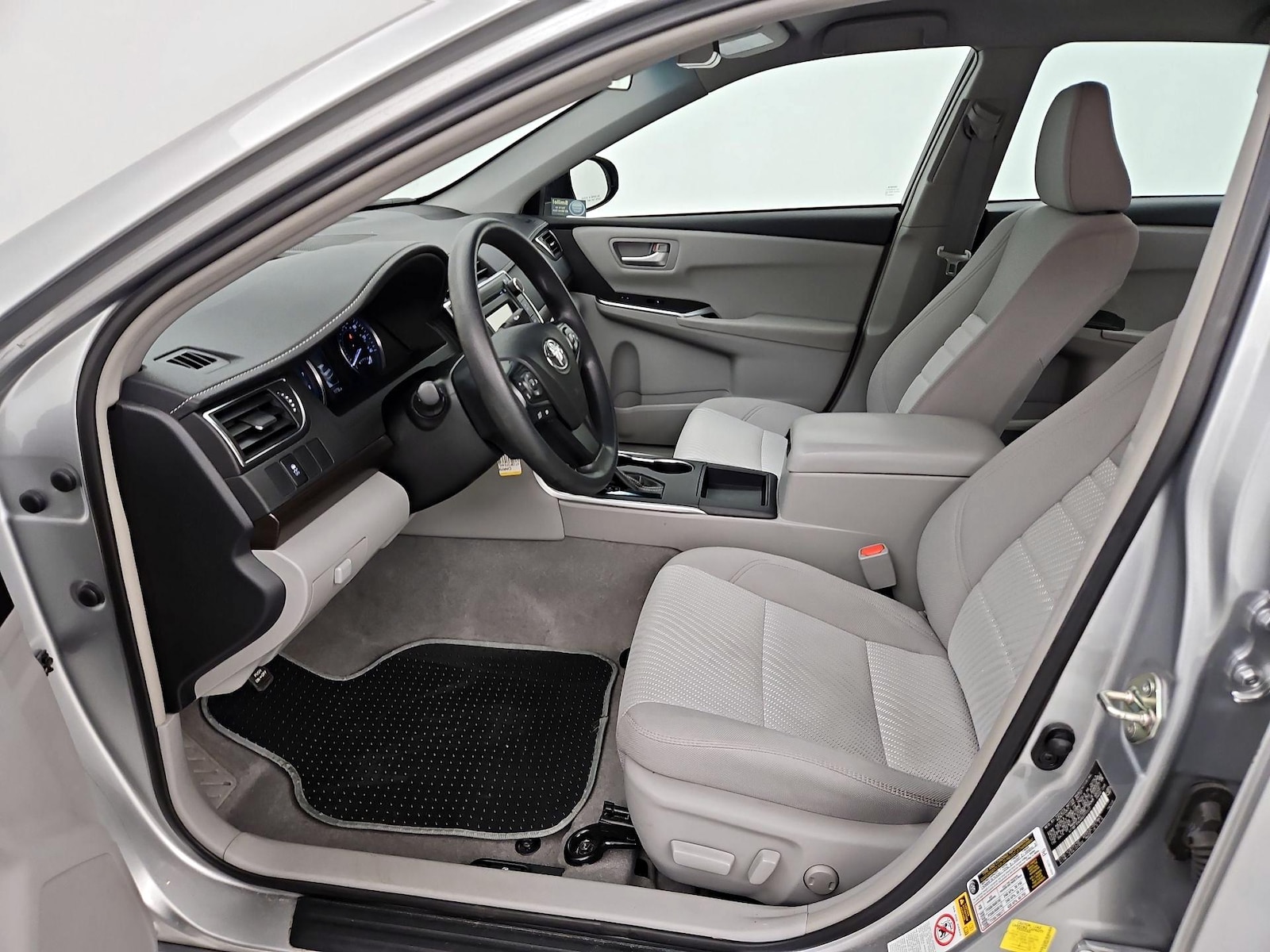 2017 Toyota Camry LE - Photo 12