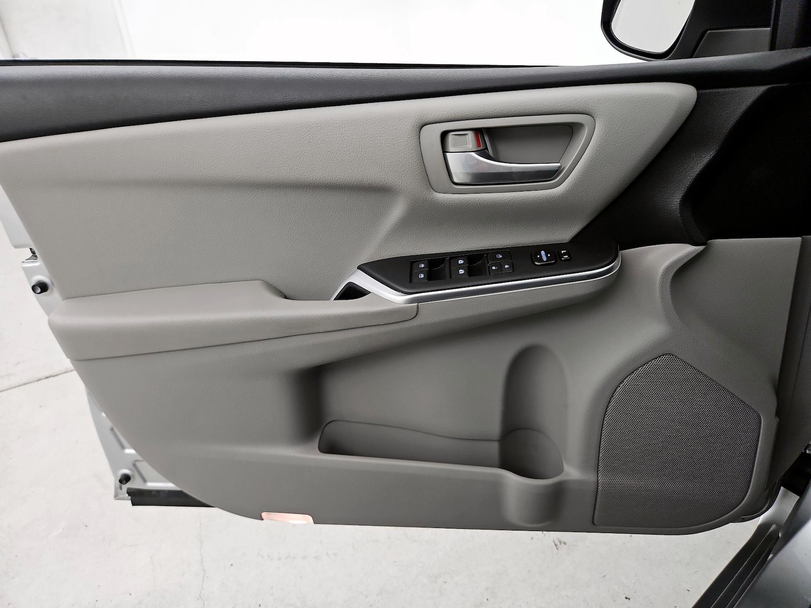 2017 Toyota Camry LE - Photo 13
