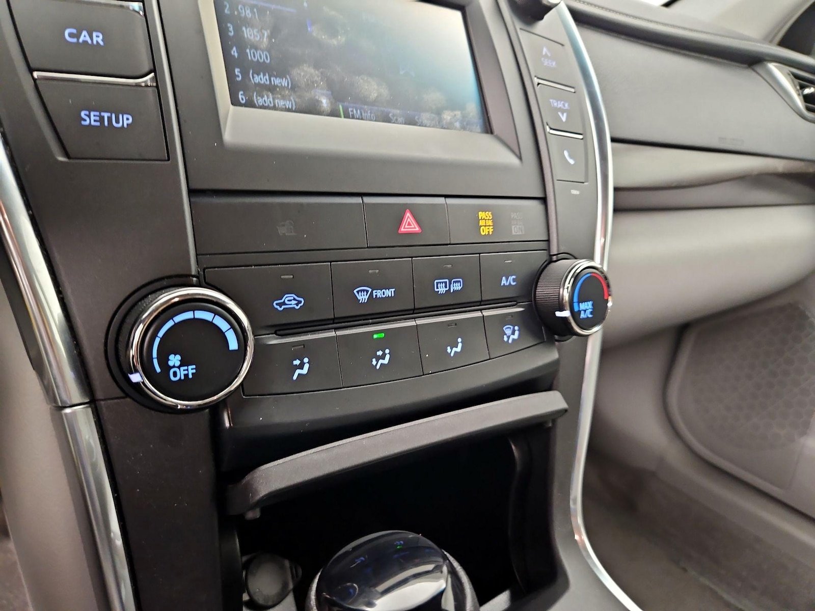 2017 Toyota Camry LE - Photo 17