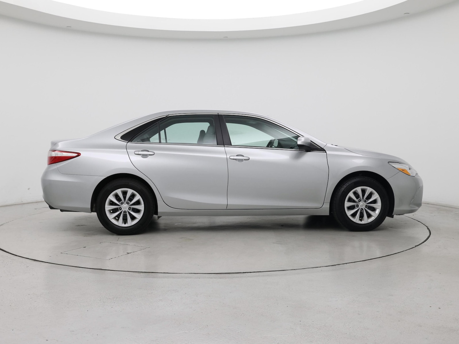 2017 Toyota Camry LE - Photo 8